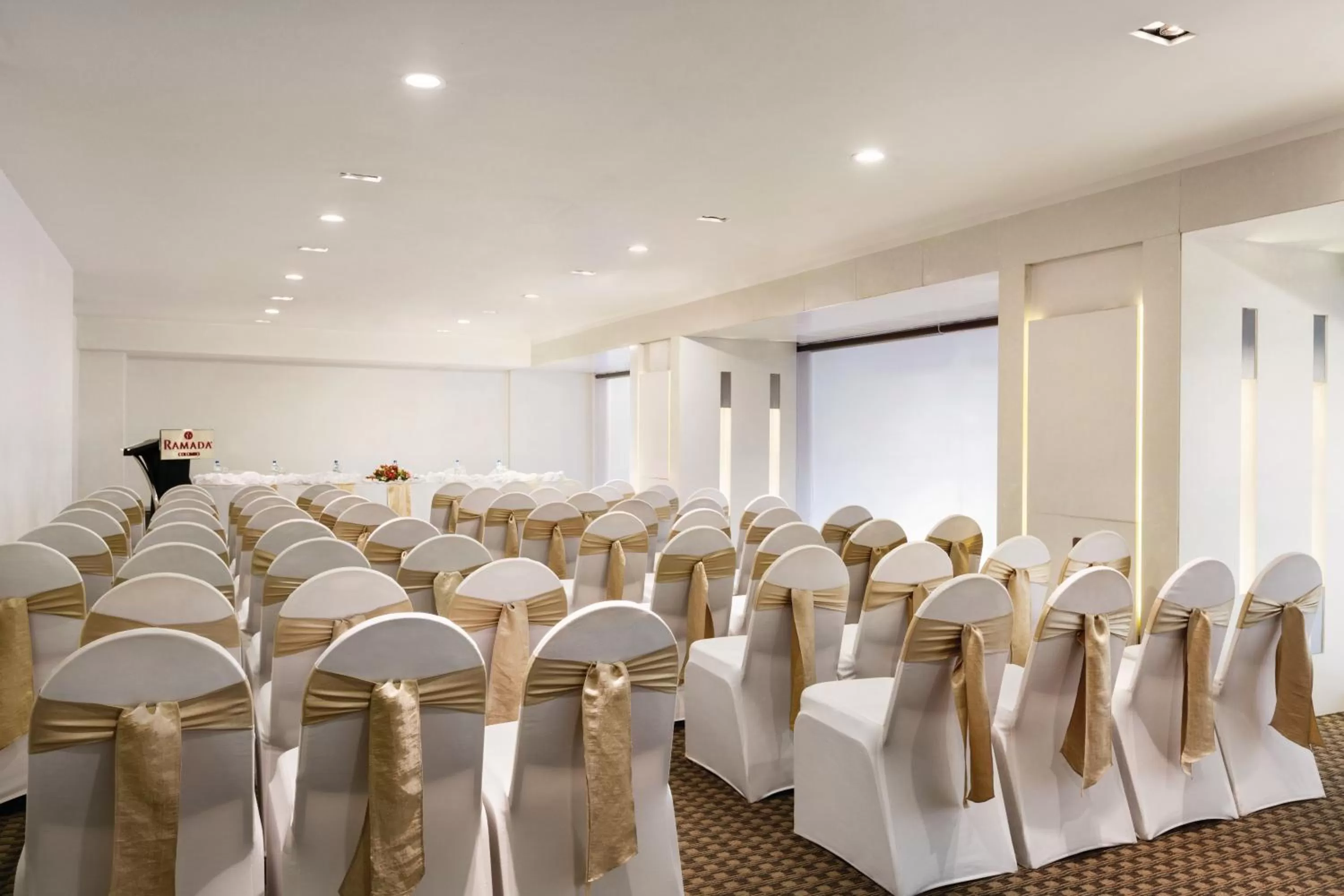 Business facilities in Ramada Colombo