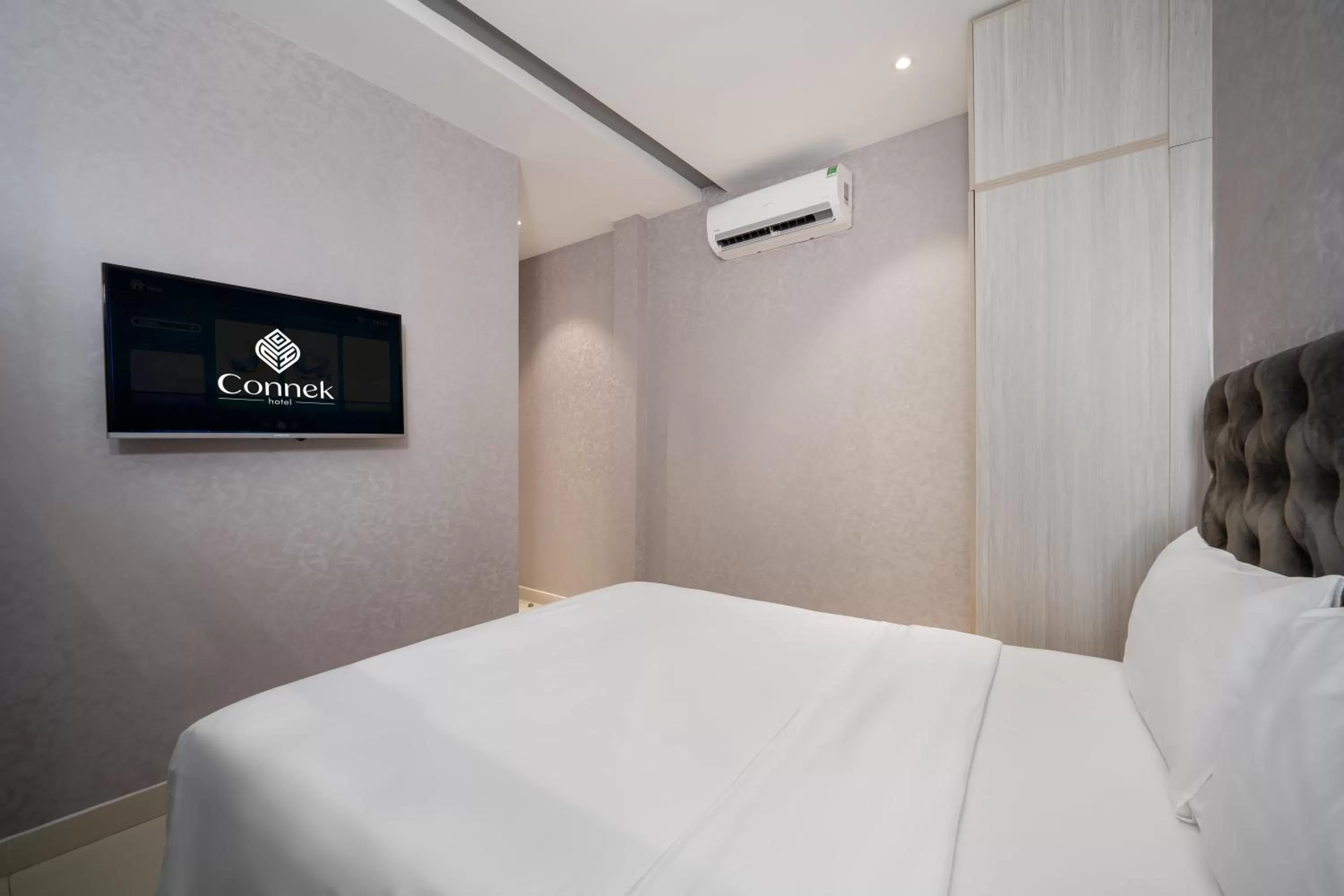 Photo of the whole room, Bed in Mari Queen Hotel - Bui Thi Xuan