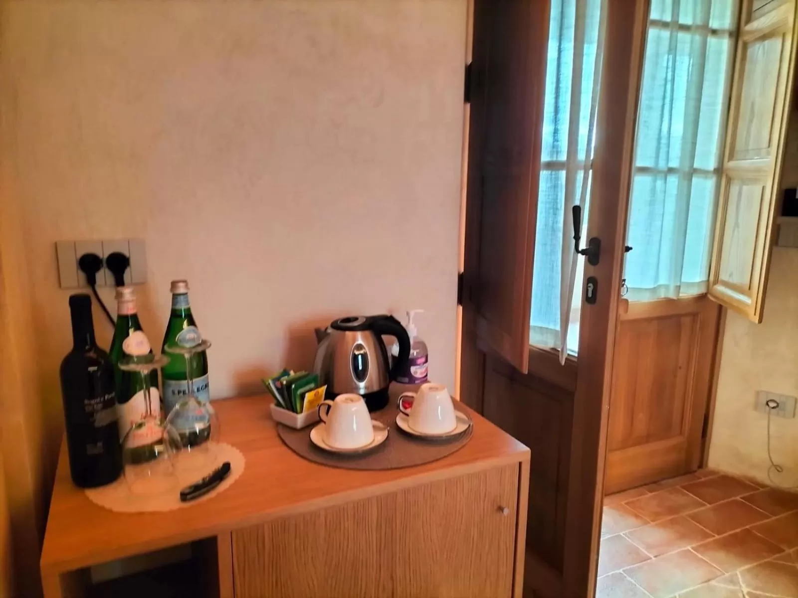 Coffee/tea facilities in Badia Giulia Prestigious Historical B&B, Camaiore - Adults Only - No Pets