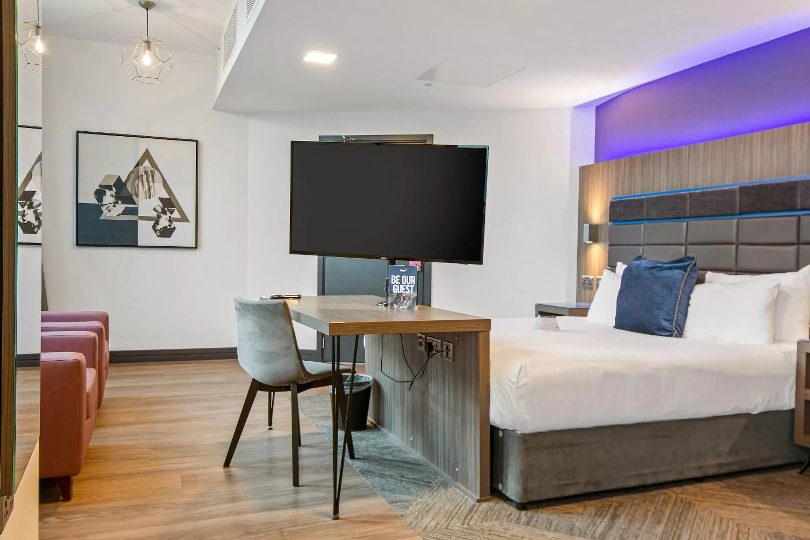 TV and multimedia, Bed in Roomzzz Manchester Victoria