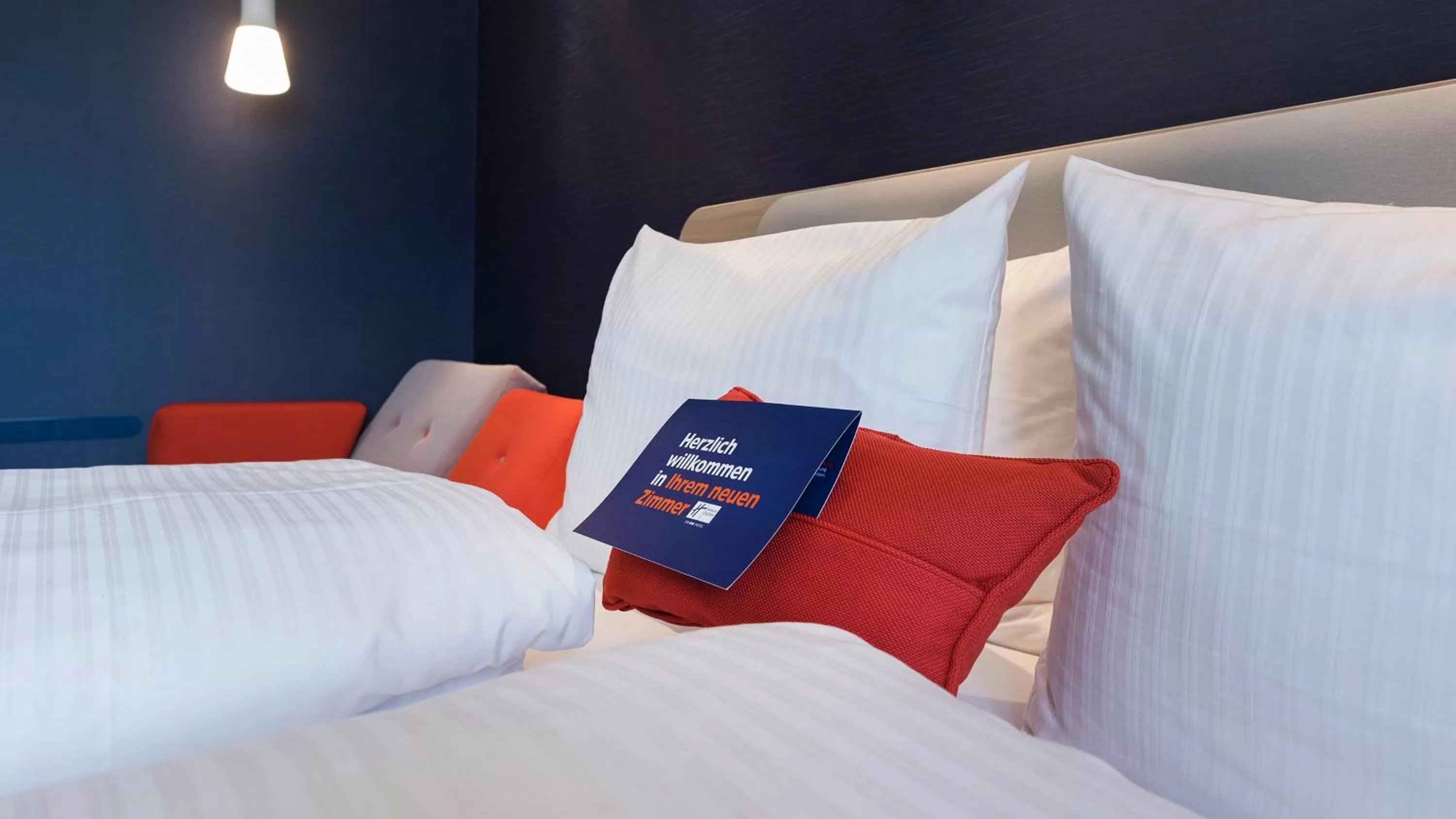 Bedroom, Bed in Holiday Inn Express - Wiesbaden by IHG