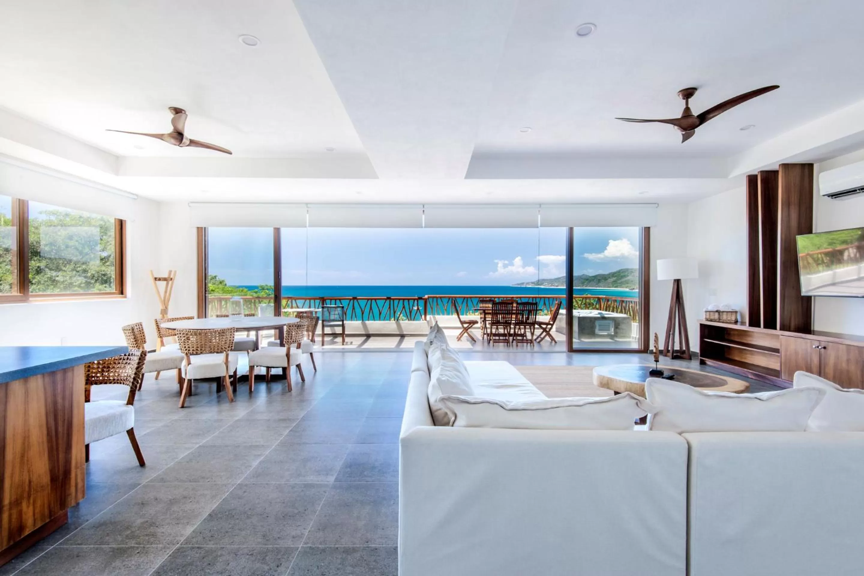 Dining area in Ysuri Sayulita - Beachfront Hotel