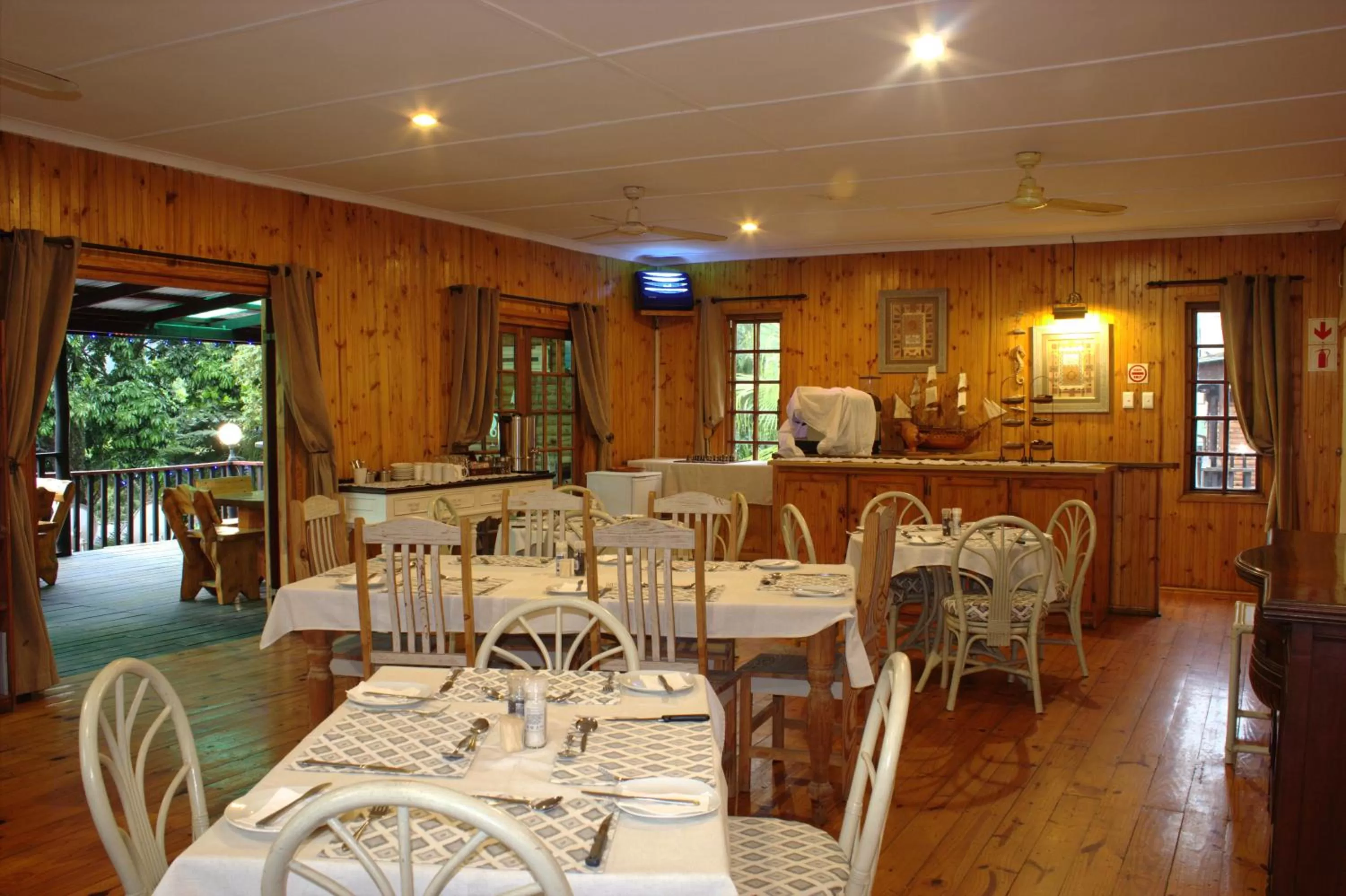 Restaurant/places to eat in The Spotted Grunter Resort