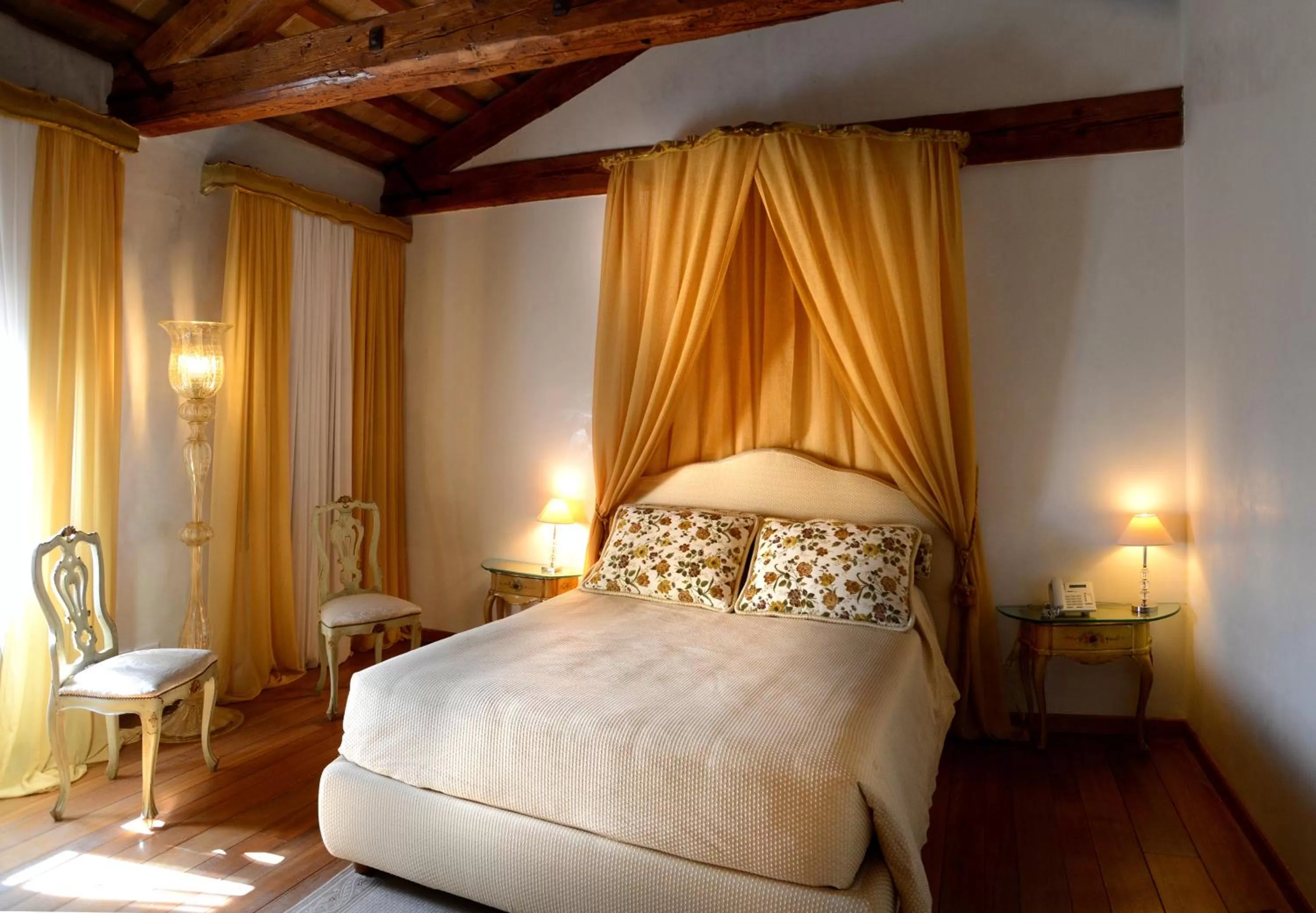Photo of the whole room, Bed in Villa Foscarini Cornaro
