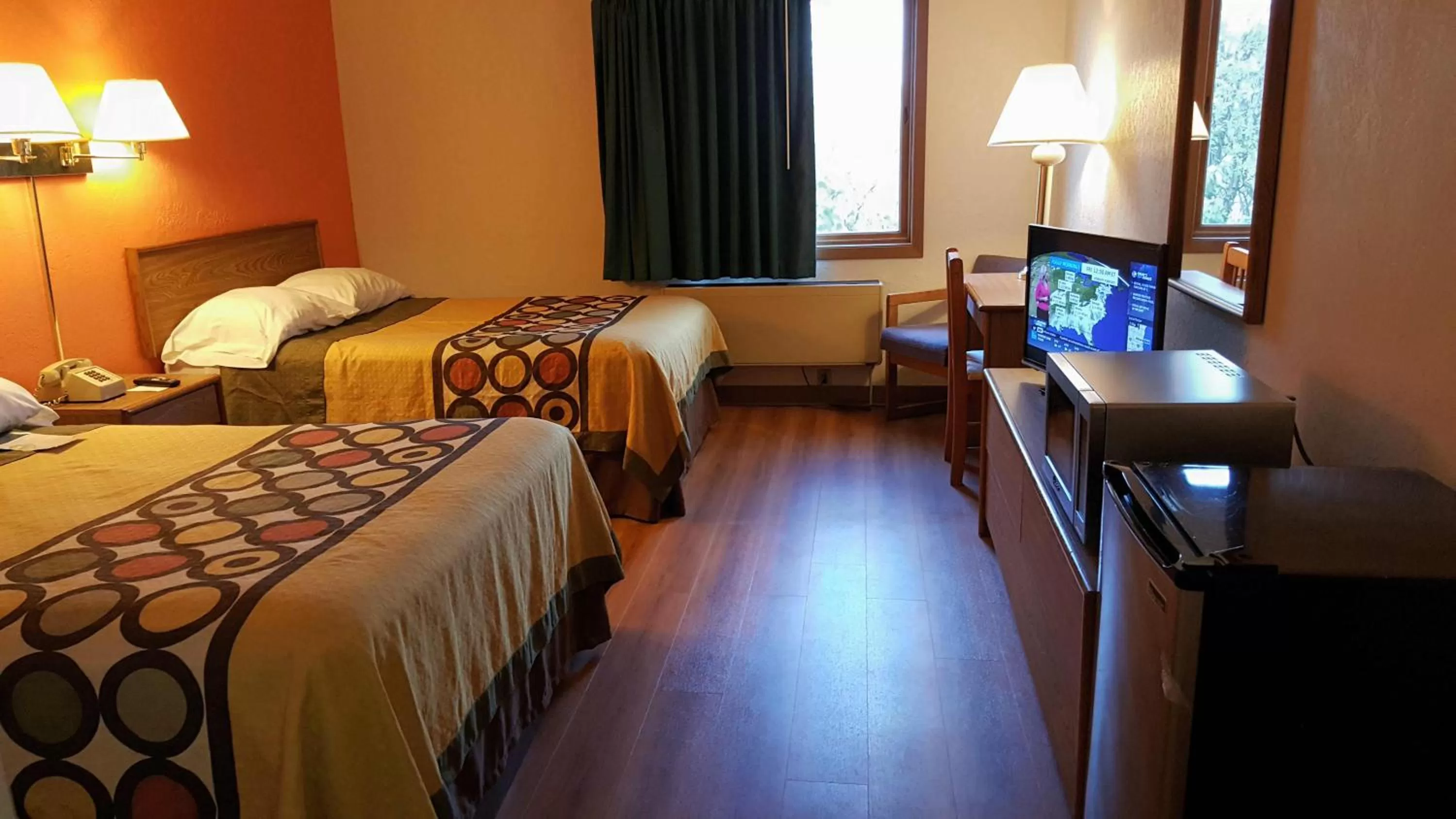 Photo of the whole room, Bed in Motel 6-Saukville, WI