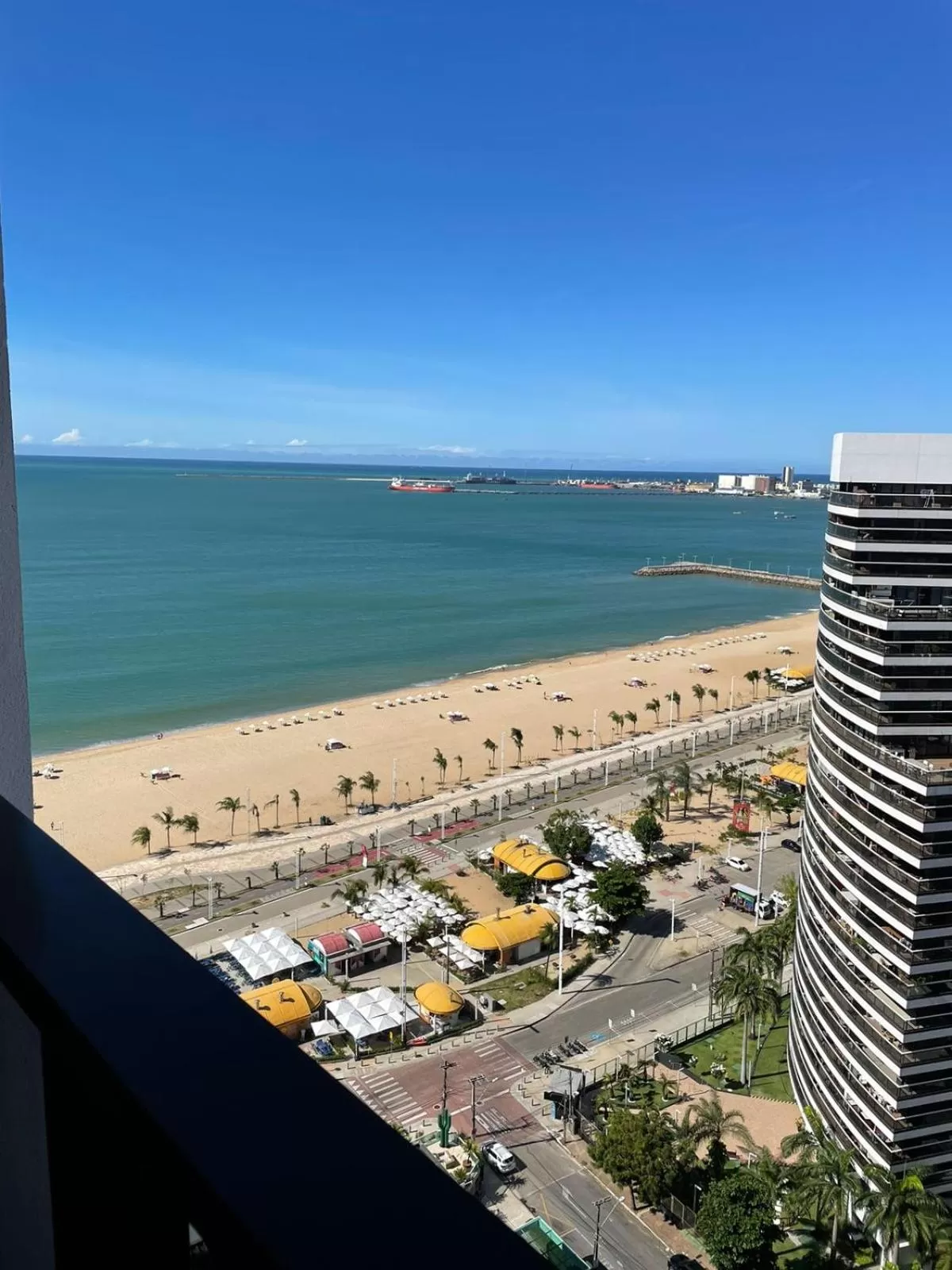 Family Room with Sea View in Flat Atlântico Neto