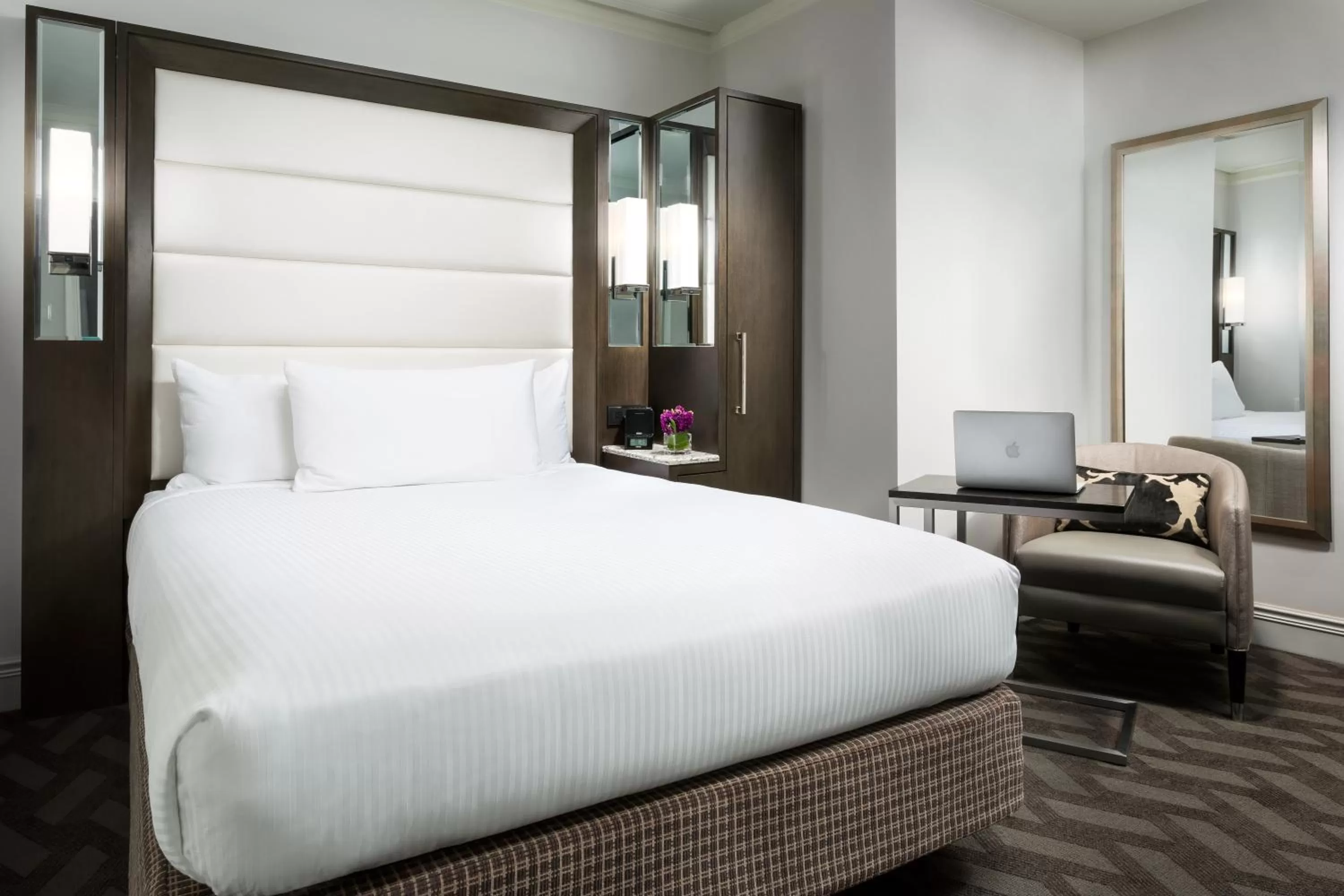 Photo of the whole room, Bed in Hilton Boston Park Plaza