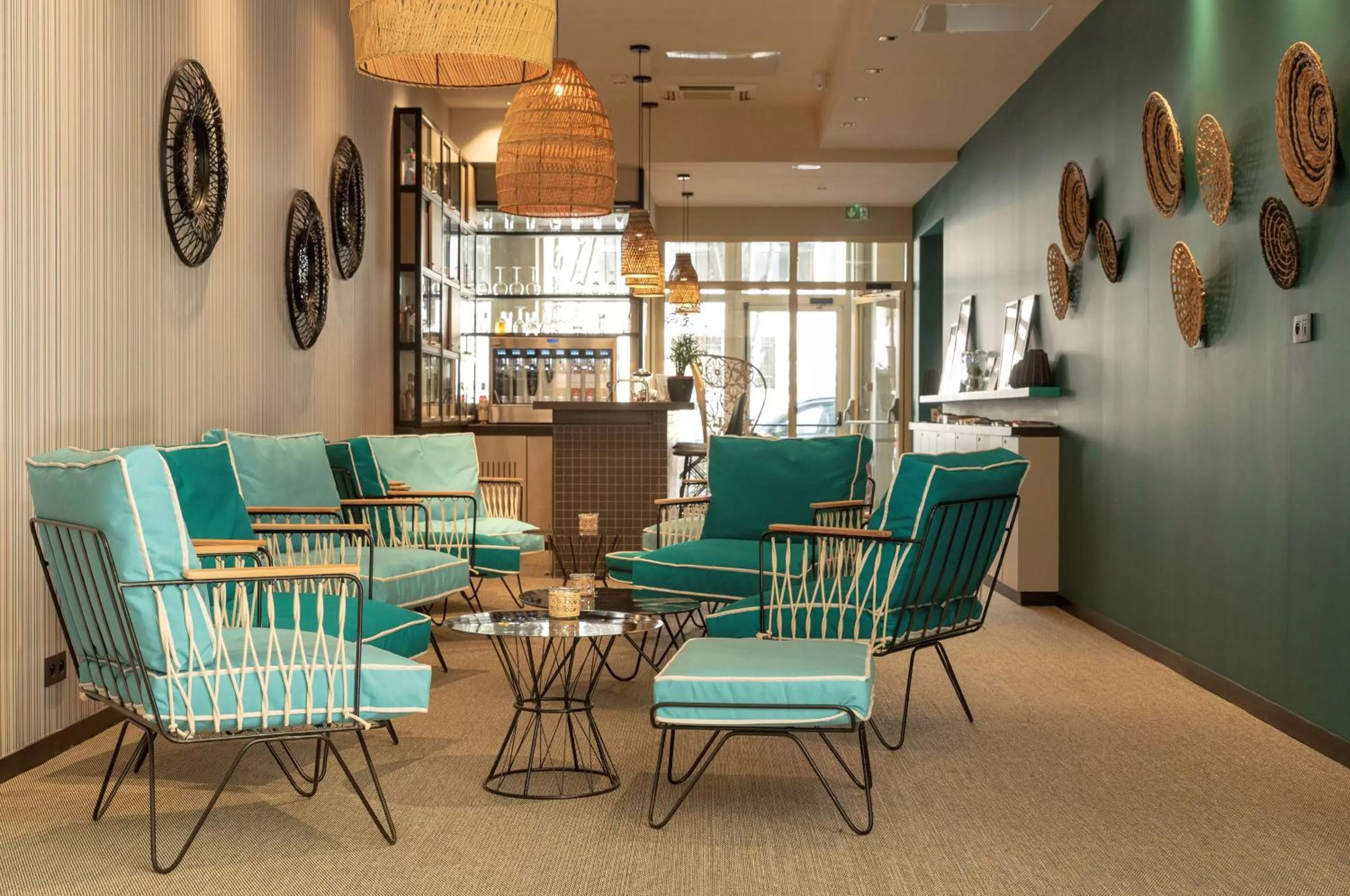 Lounge or bar in Best Western Plus Hôtel La Joliette