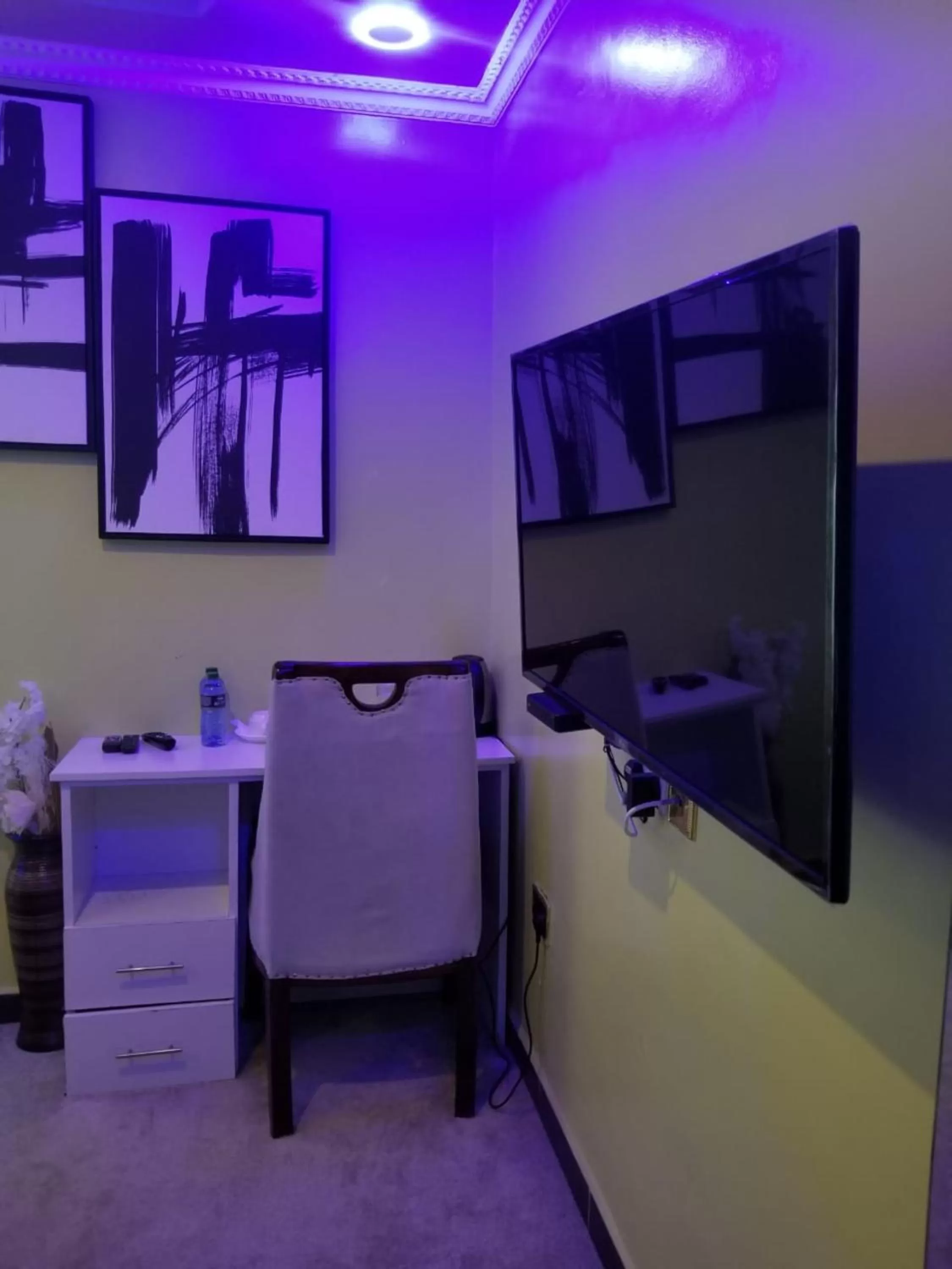 hair dresser in Lovely Garden Guest Home