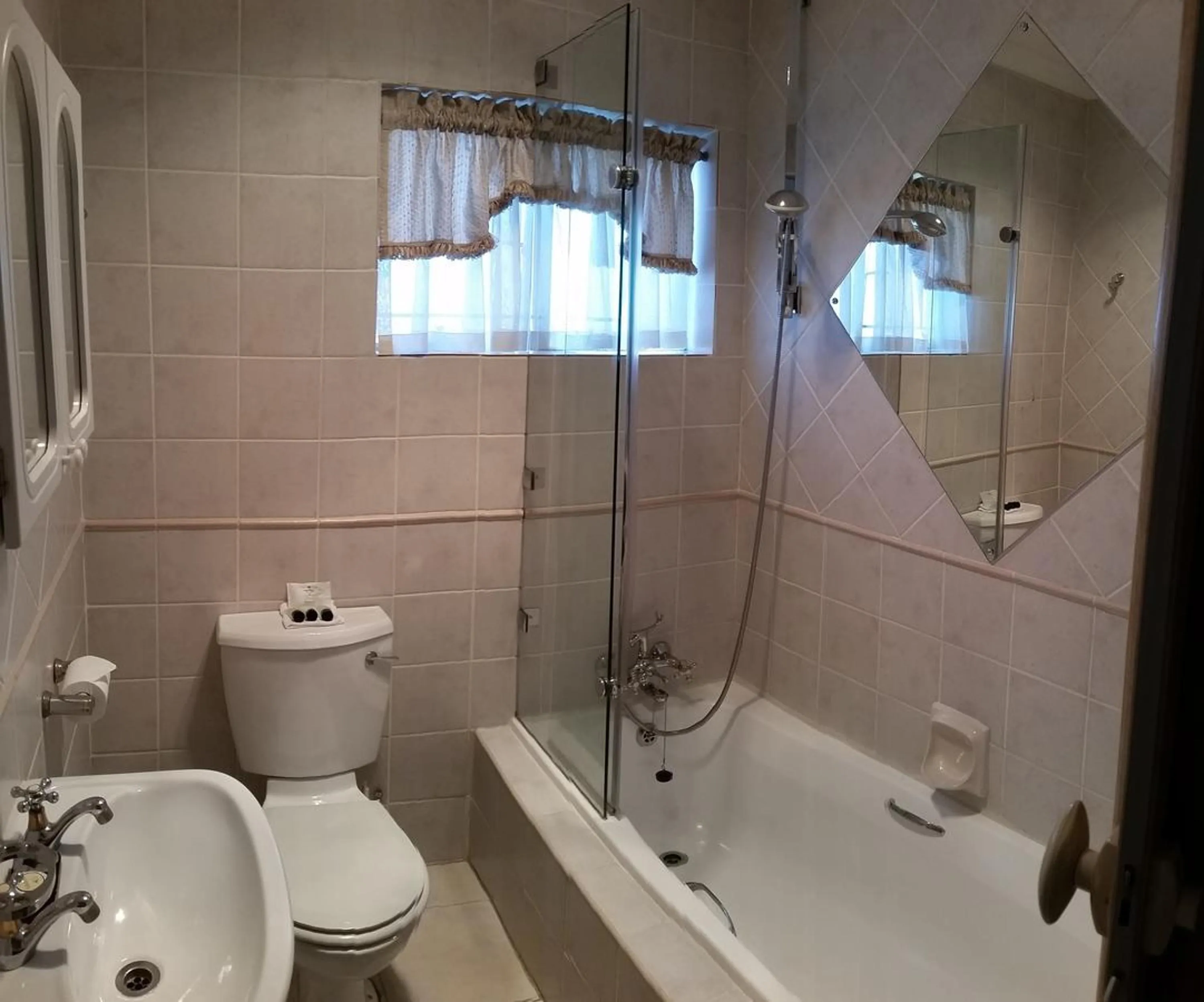 Bathroom in Royal Ridge Guesthouse