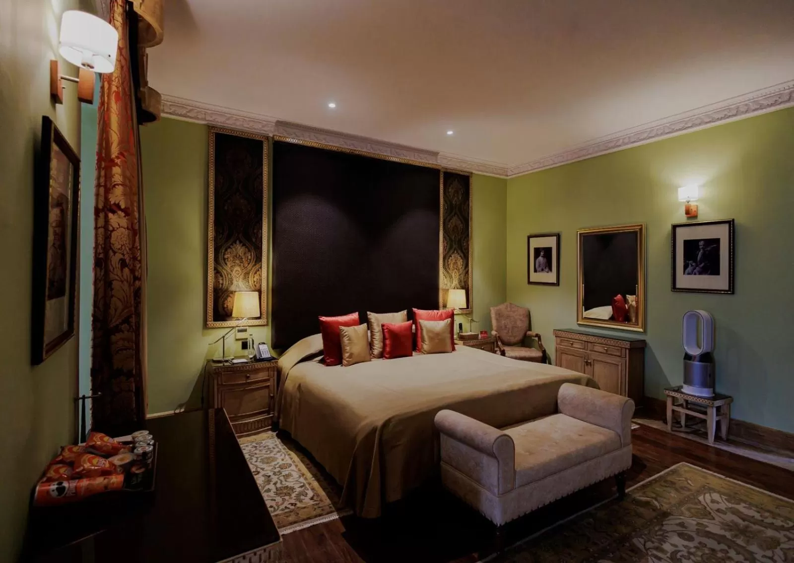 Bed in Ajit Bhawan - A Palace Resort