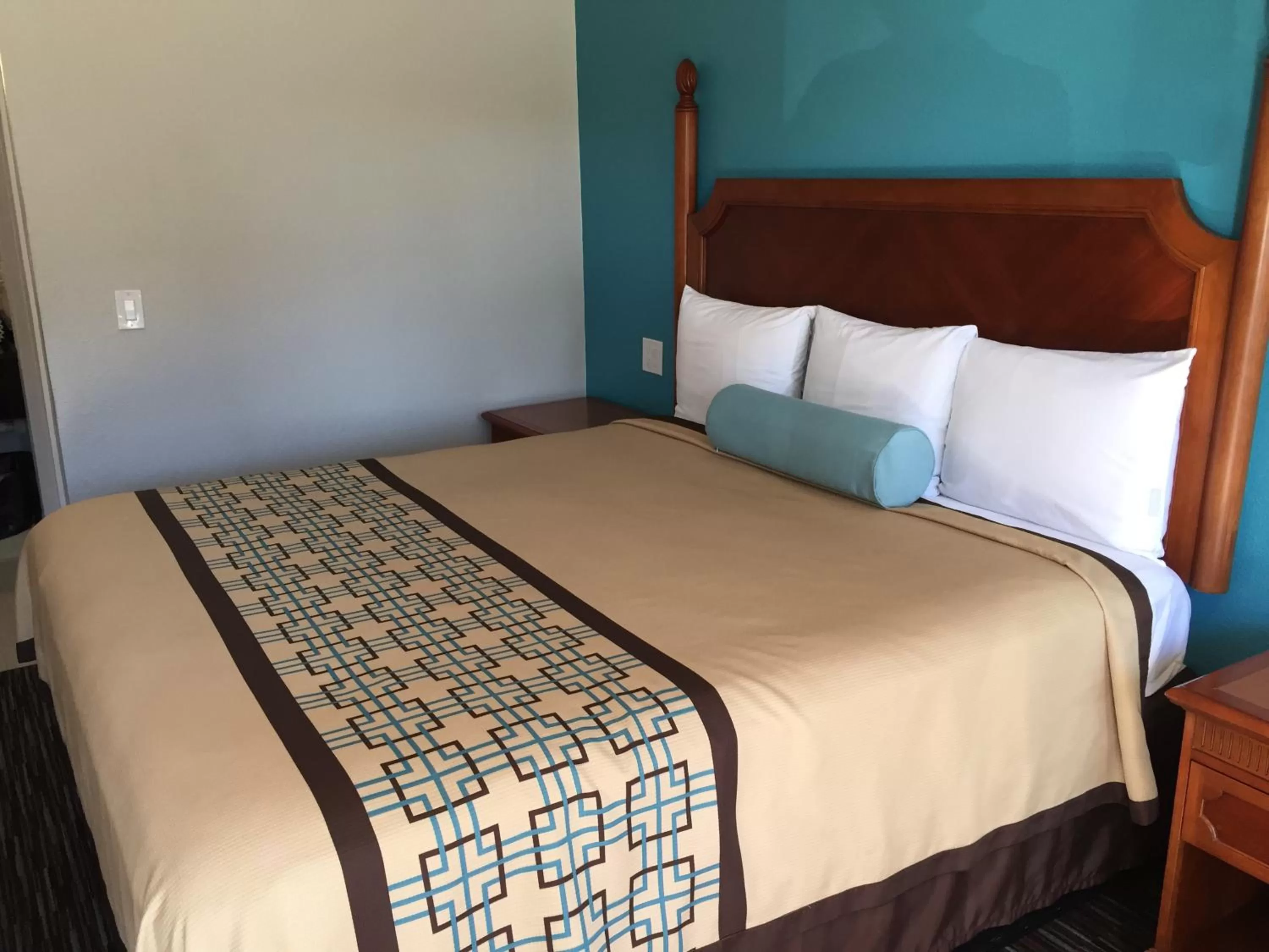 Bed in Continental Lodge