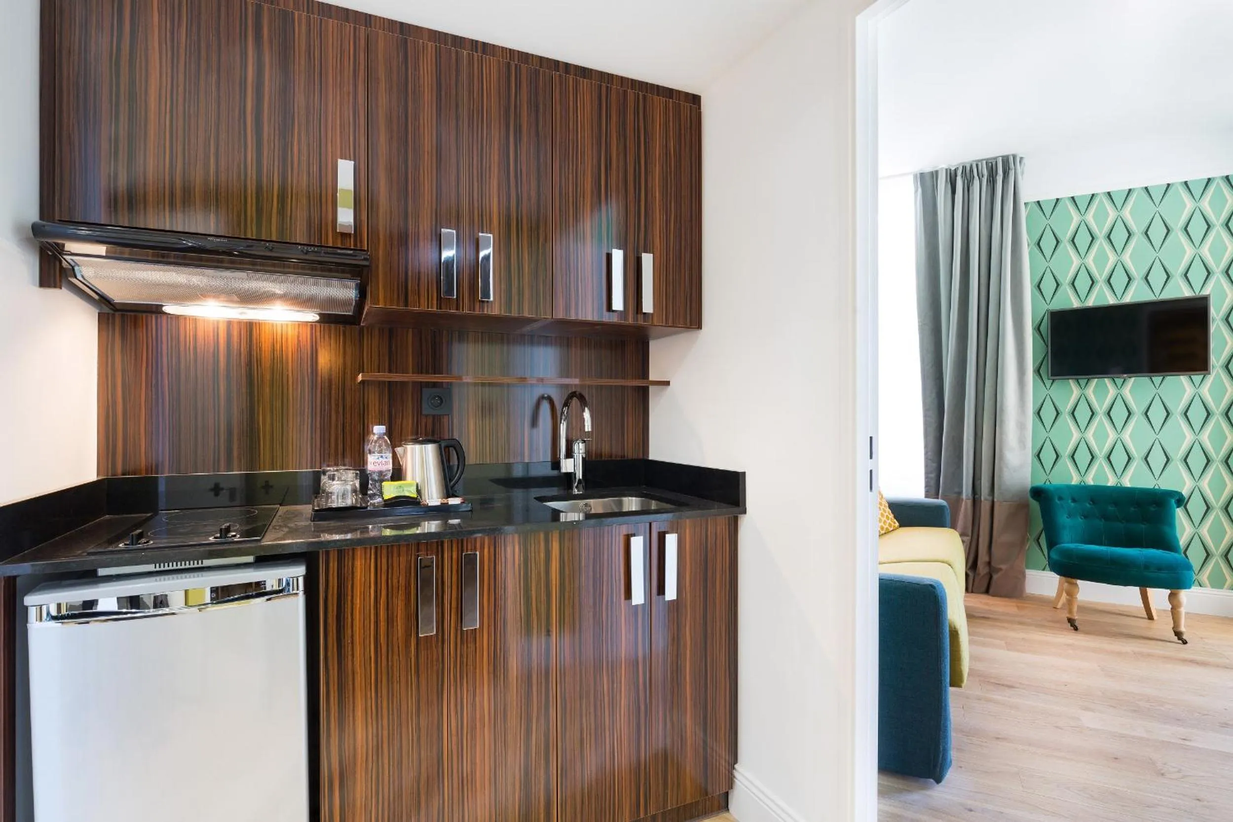 Kitchen or kitchenette in The Jay Hotel by HappyCulture