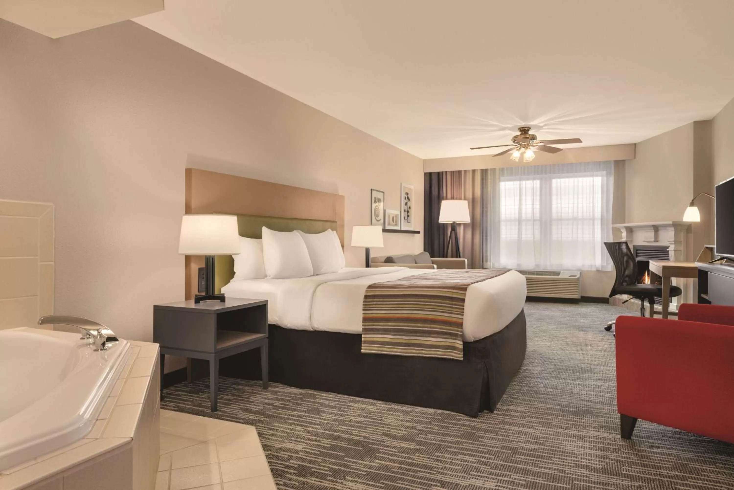 Premium King Suite with Whirlpool in Country Inn & Suites by Radisson, Galena, IL