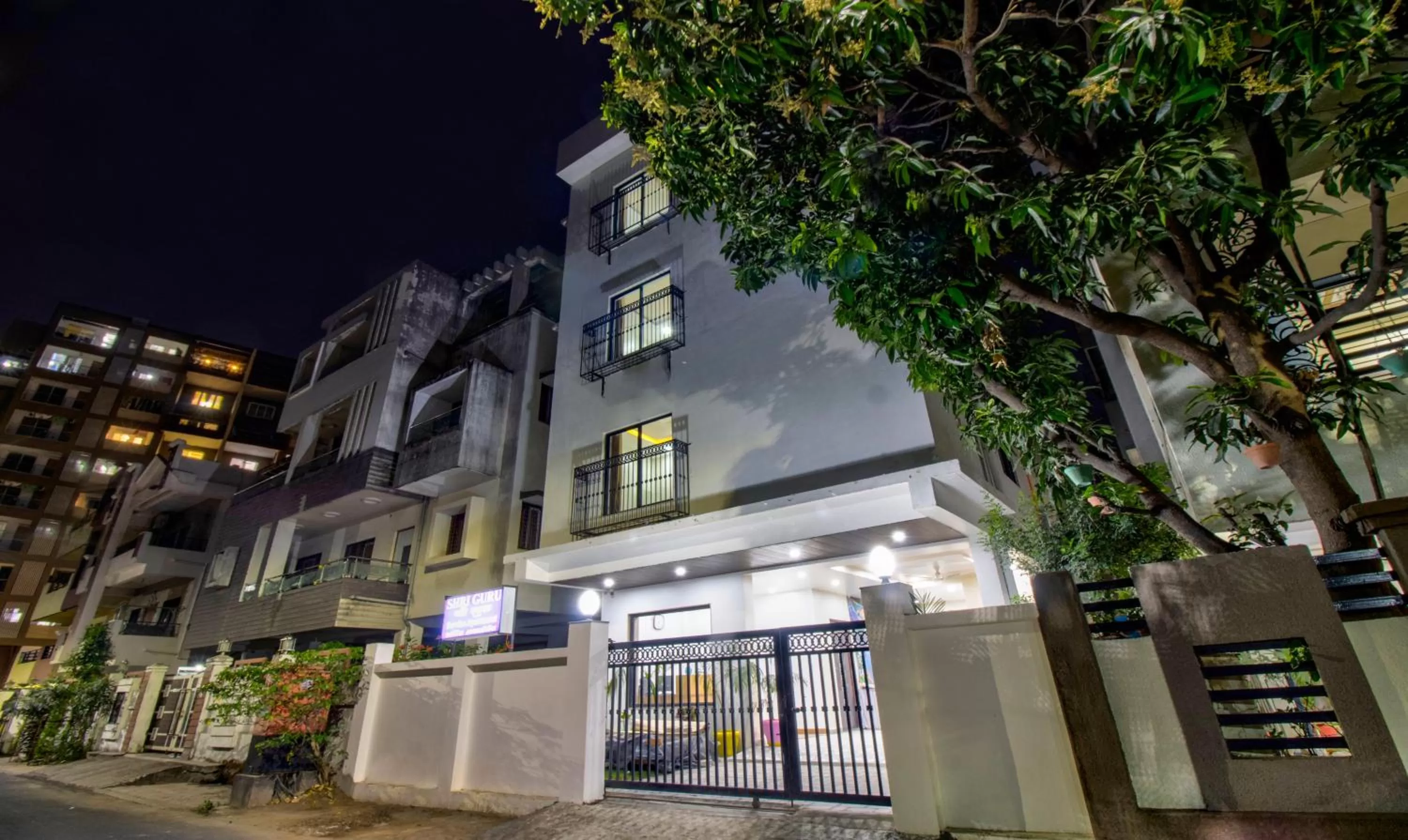 Property building in Itsy Hotels Shri Guru Service Apartment