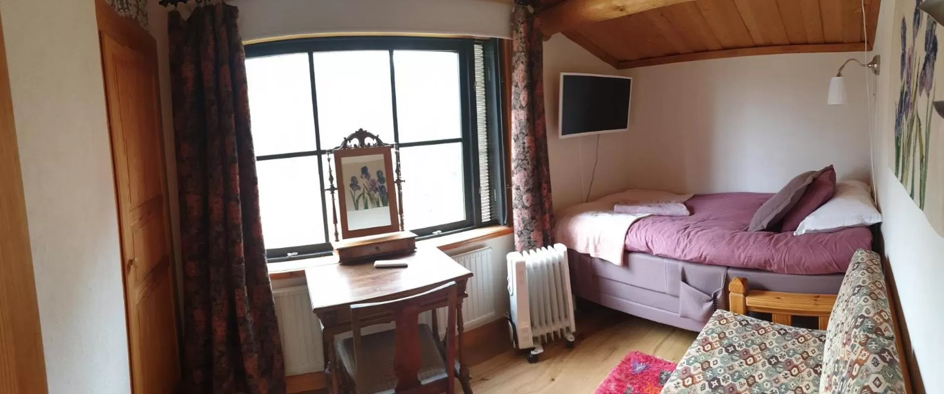 Bed in Woodstock B & B Studios