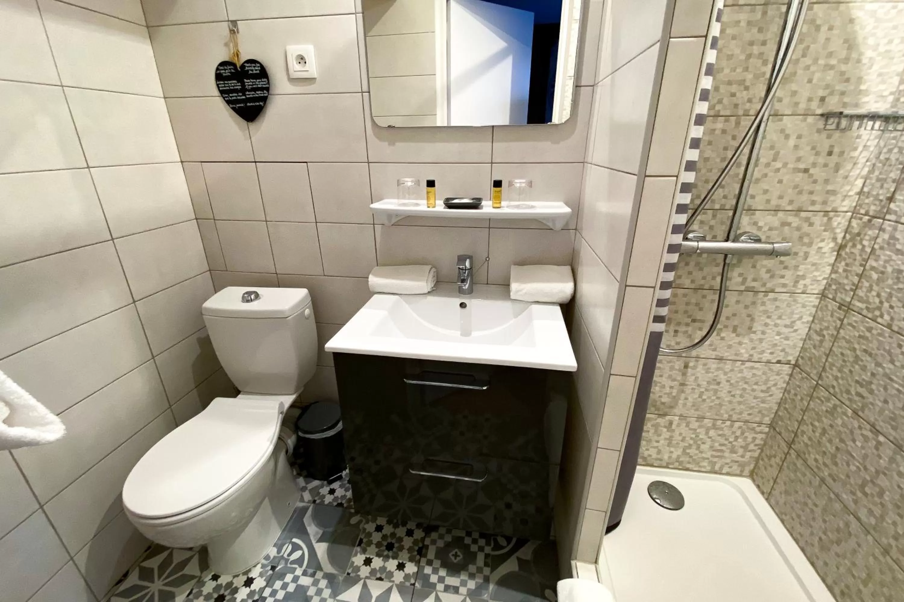 Bathroom in Hotel Le Magnan