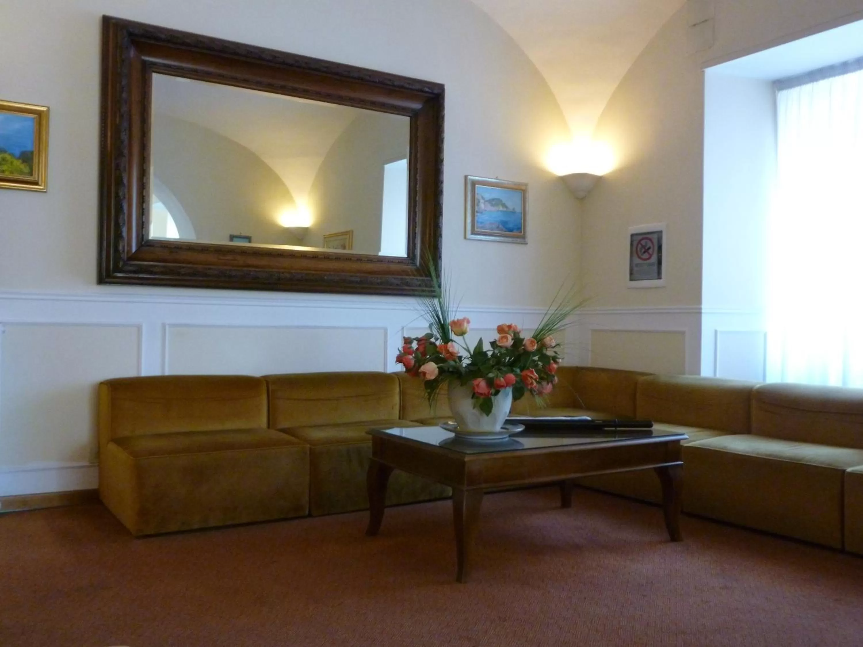 Lounge or bar in Hotel Plaza