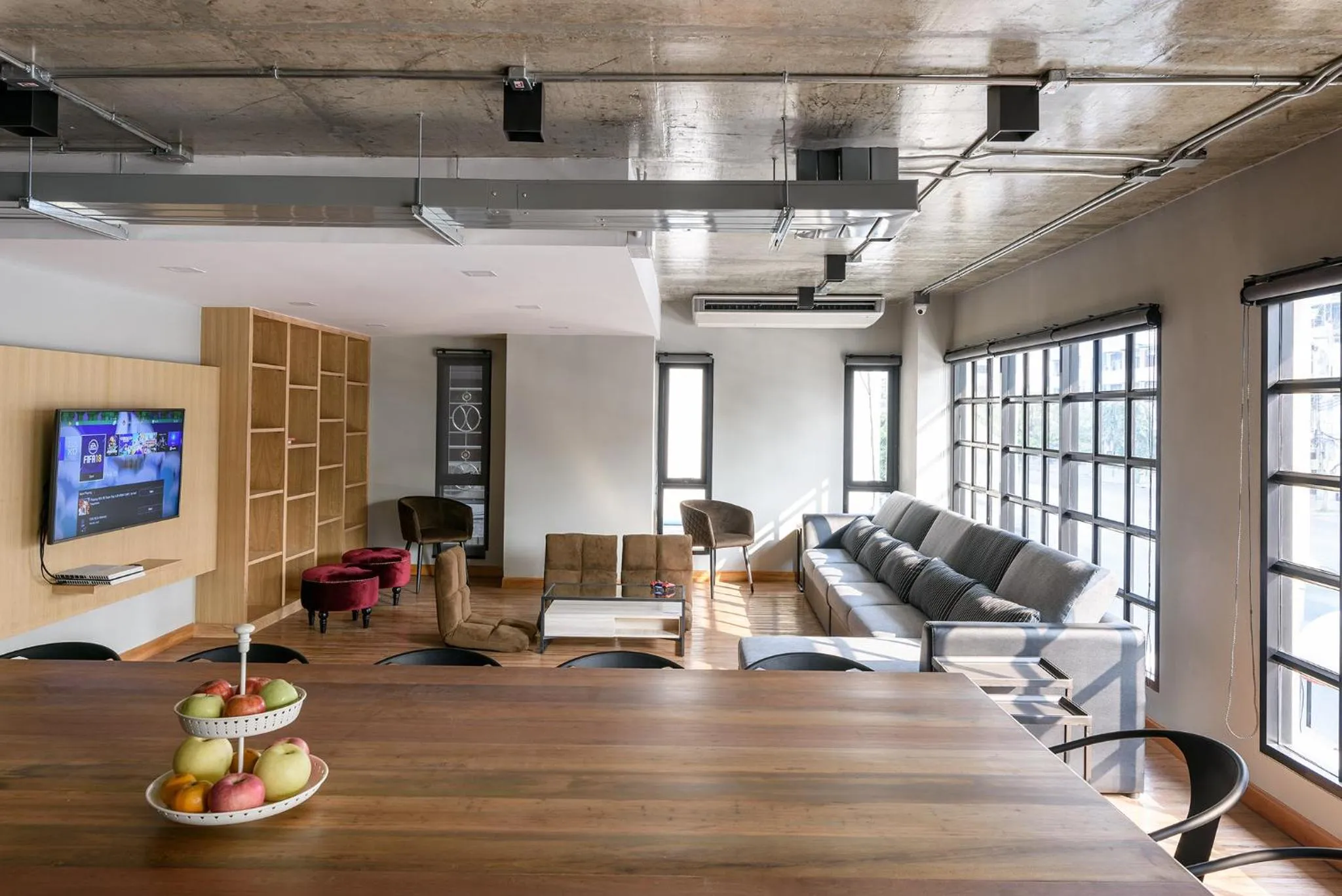 Communal lounge/ TV room in Travelier Hostel