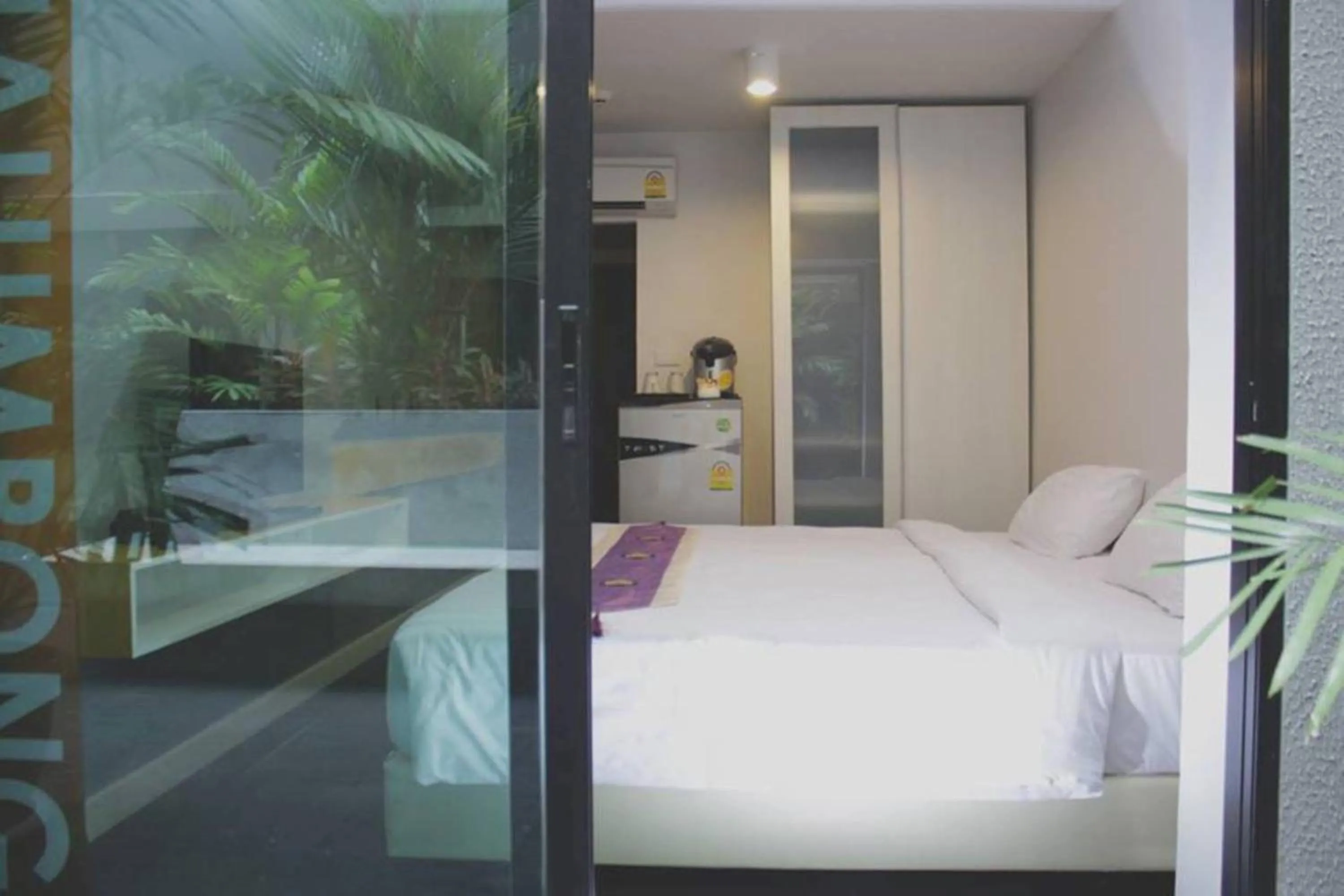 Photo of the whole room, Bed in iSanook Bangkok