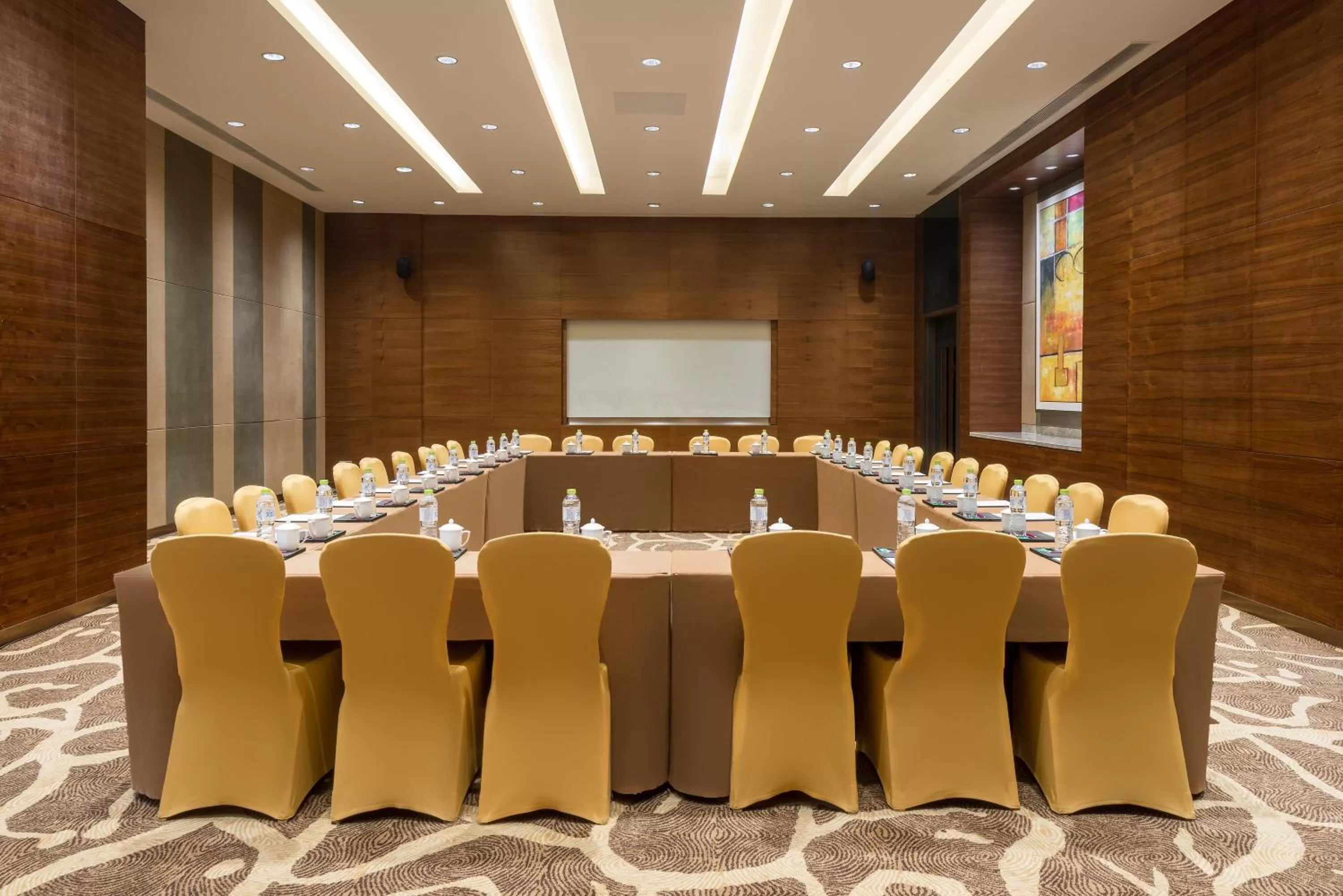 Meeting/conference room in Crowne Plaza Yangzhou by IHG