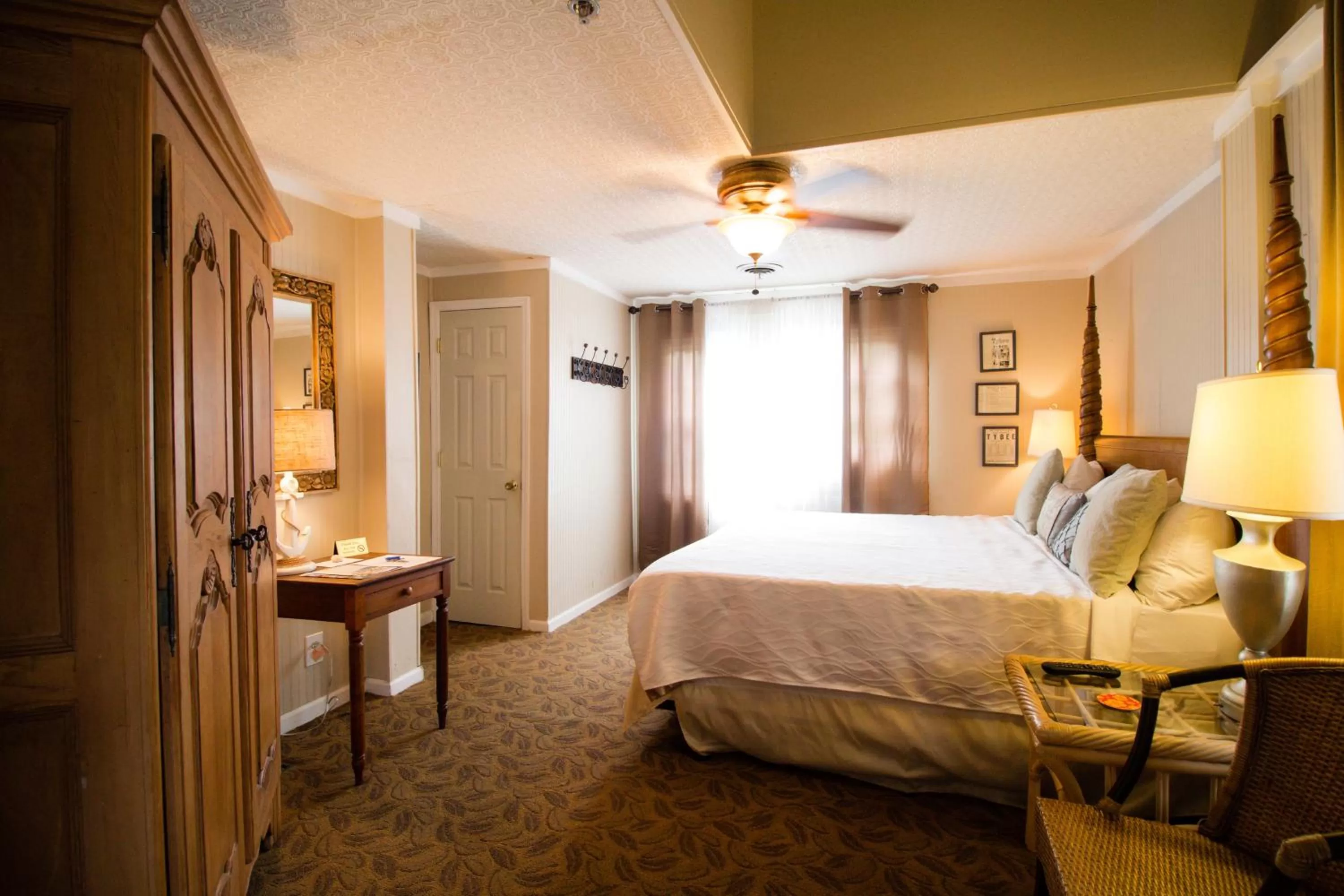 Bed in Tybee Island Inn Bed & Breakfast