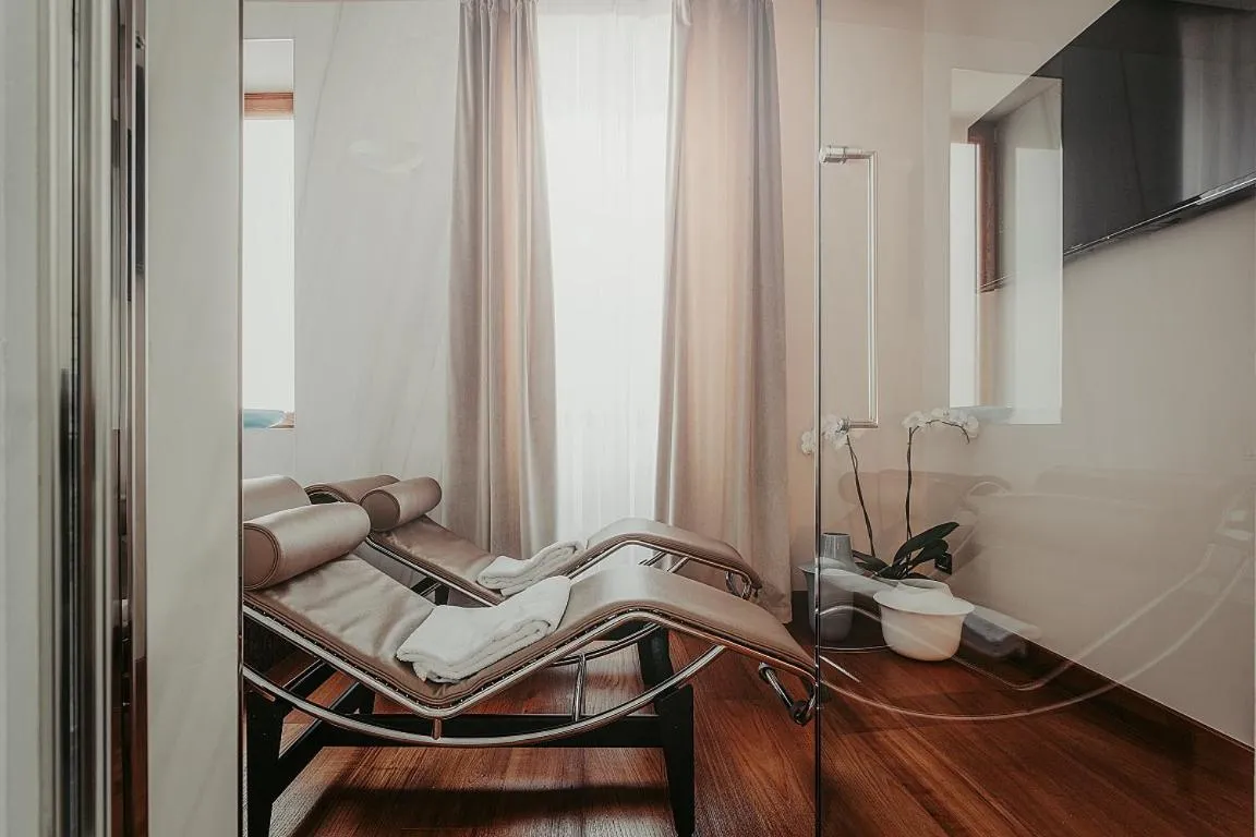 Toilet in Bacã Suites, Restaurant & Bar