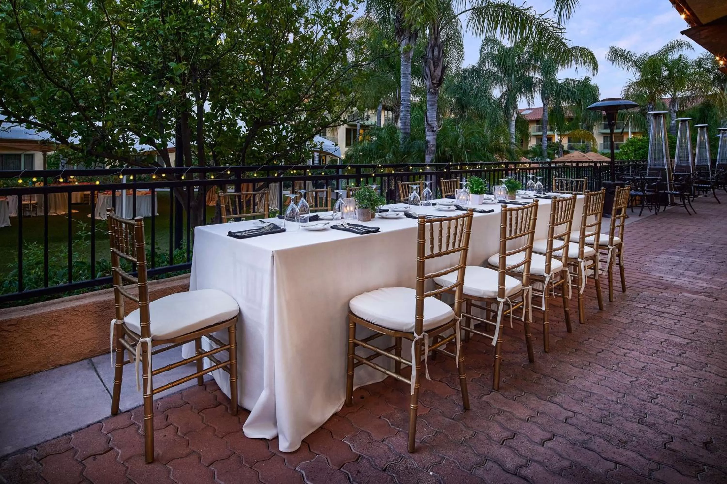 Restaurant/places to eat in DoubleTree by Hilton Ontario Airport