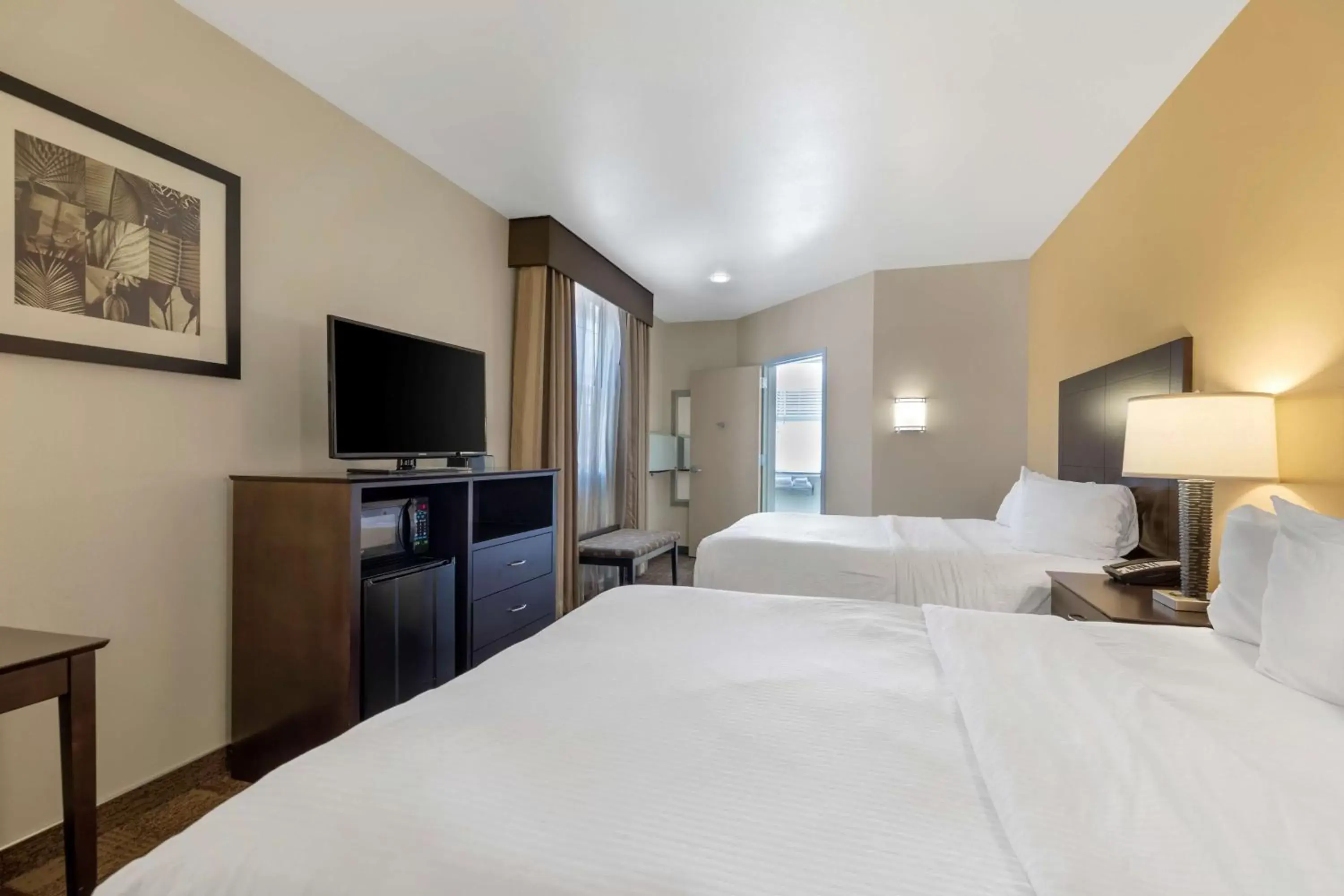 Queen Room with Roll in Shower in Best Western Pioneer Queen Room with Roll in Shower in Best Western Pioneer