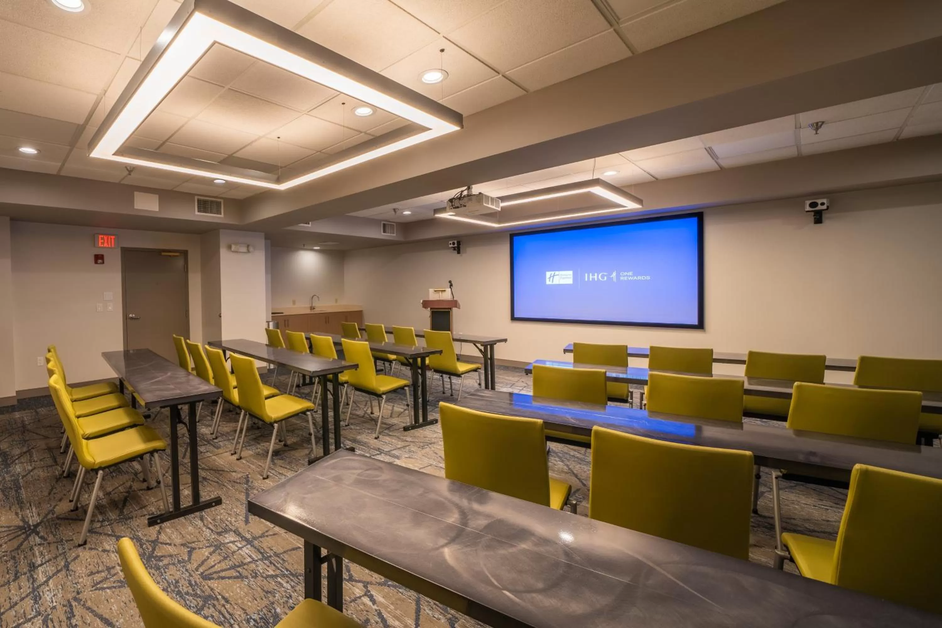 Meeting/conference room in Holiday Inn Express Hotel & Suites Tampa-Oldsmar by IHG