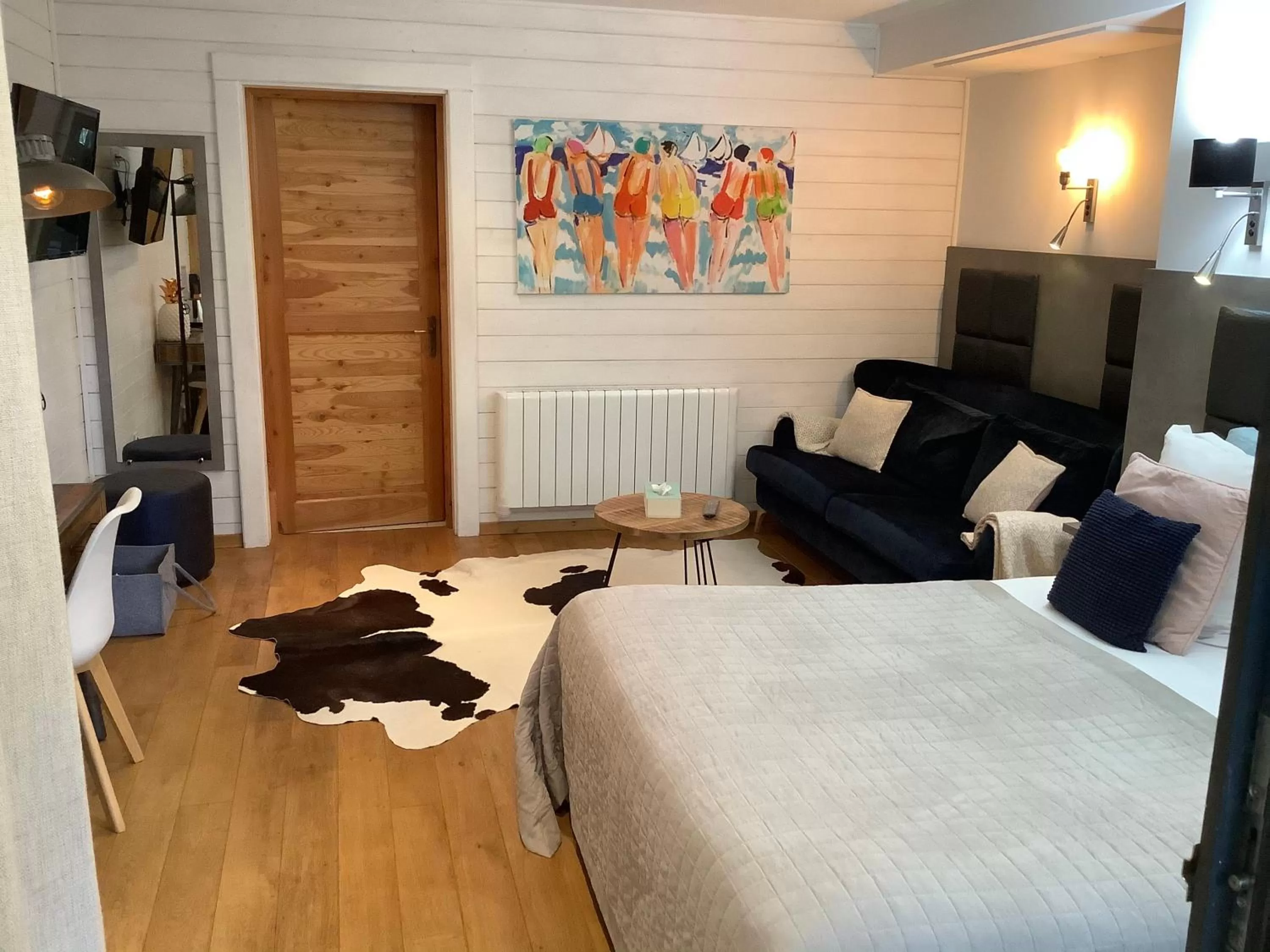 Photo of the whole room, Bed in Hôtel Monet