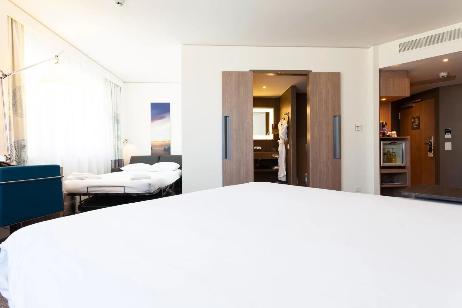 Photo of the whole room, Bed in Novotel Basel City