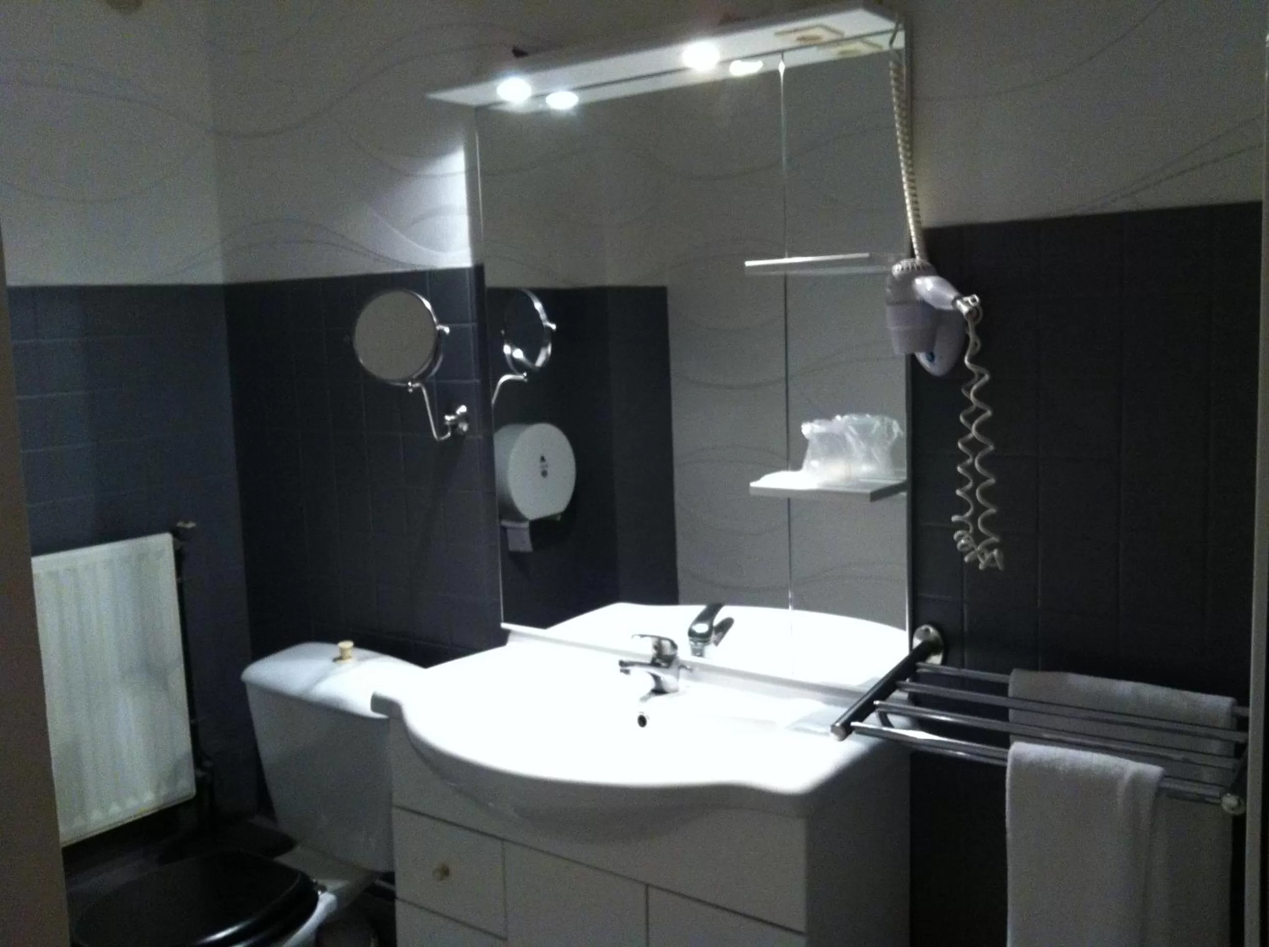 Bathroom in Le Beverl'inn