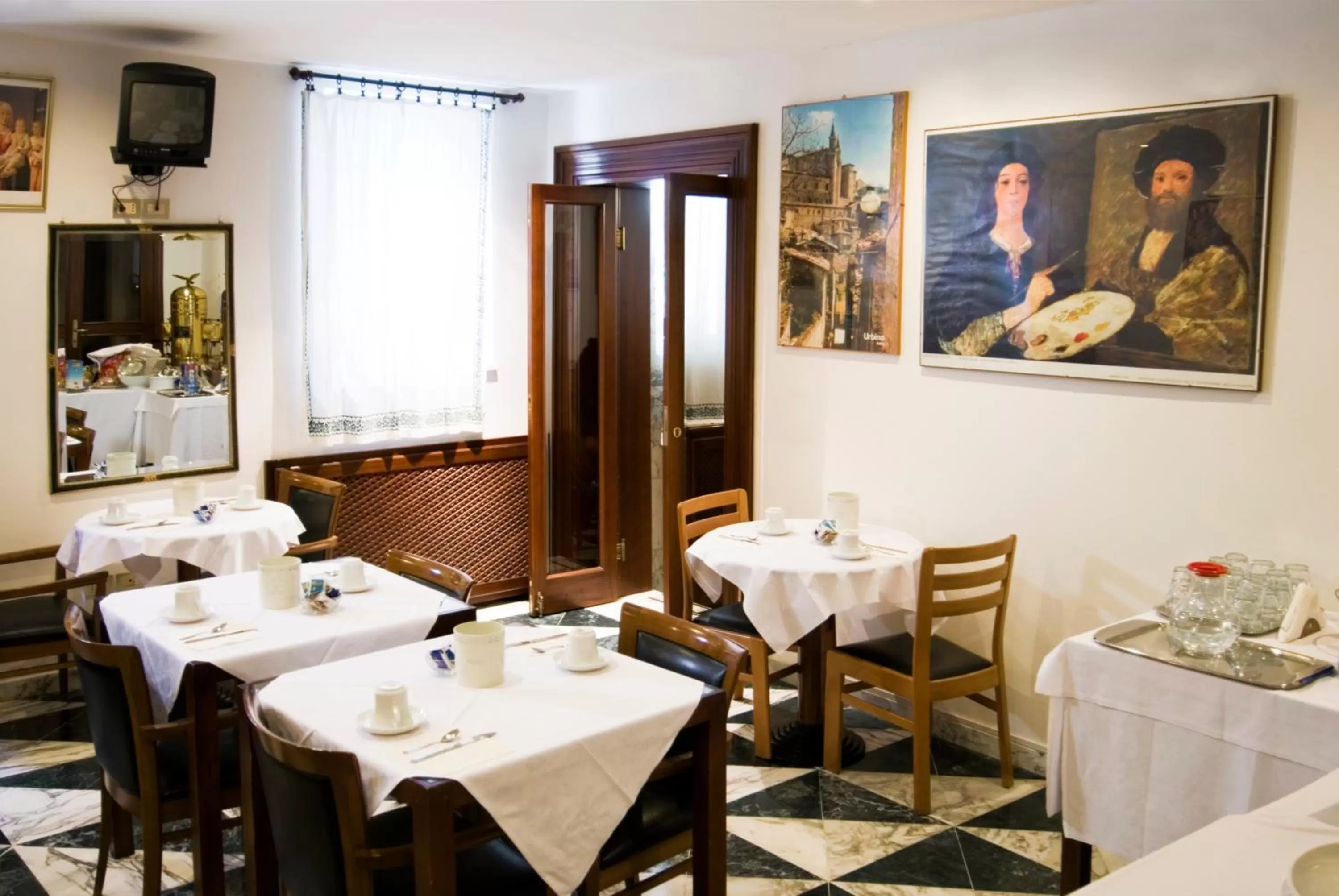Restaurant/places to eat in Albergo Hotel Raffaello