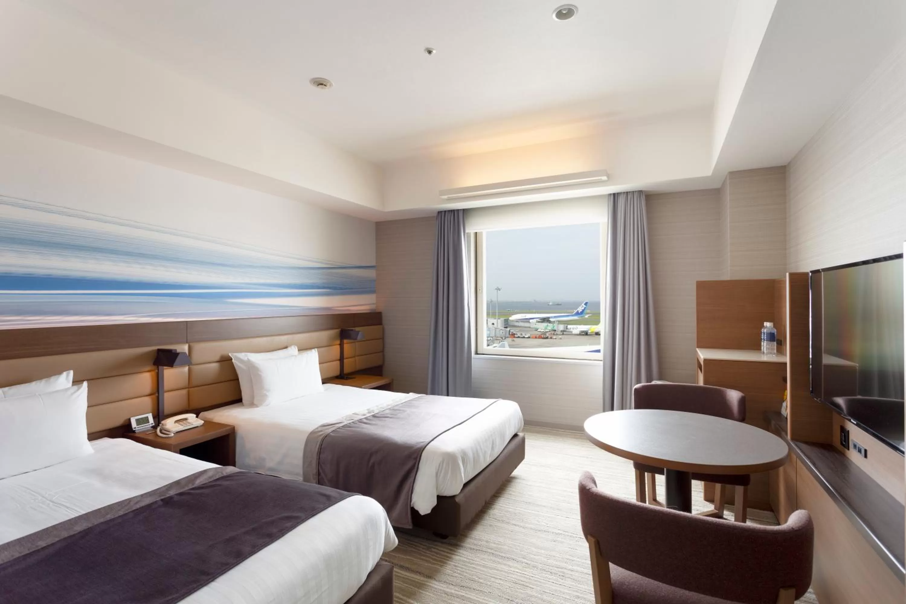 Photo of the whole room, Bed in Haneda Excel Hotel Tokyu Haneda Airport Terminal 2