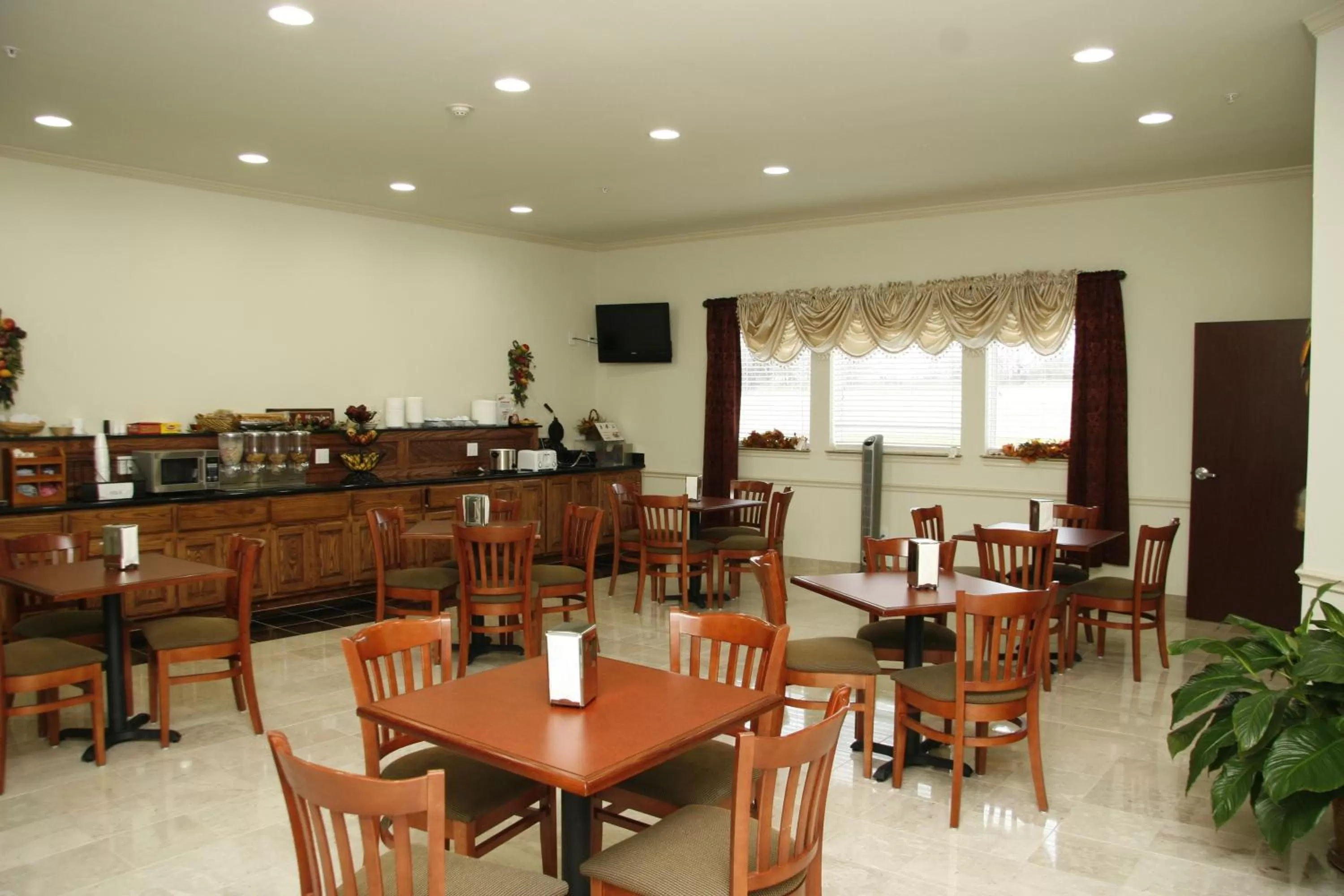 Restaurant/places to eat in Budget Host Inn and Suites Cameron