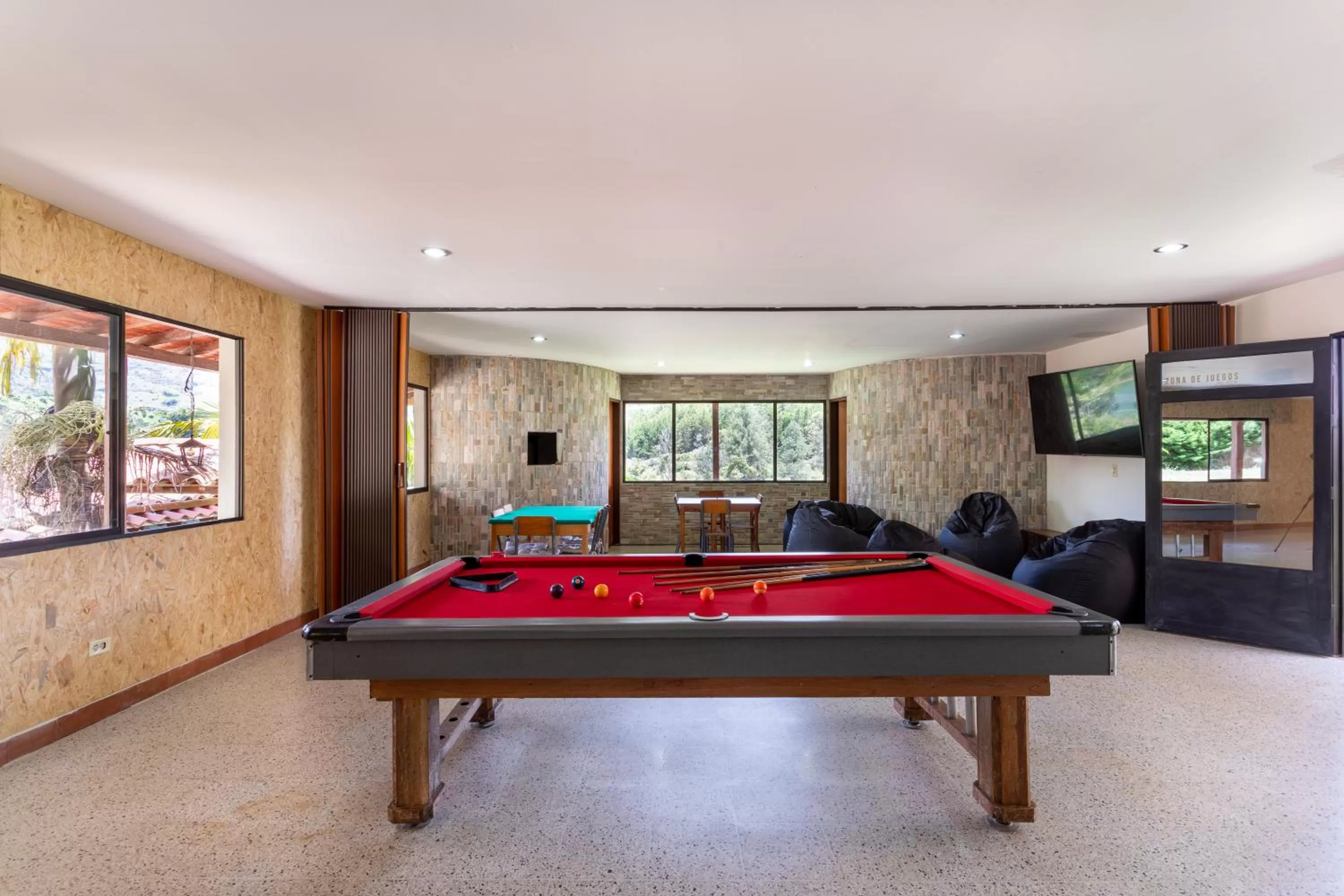 Game Room, Billiards in Soy Local Guatape
