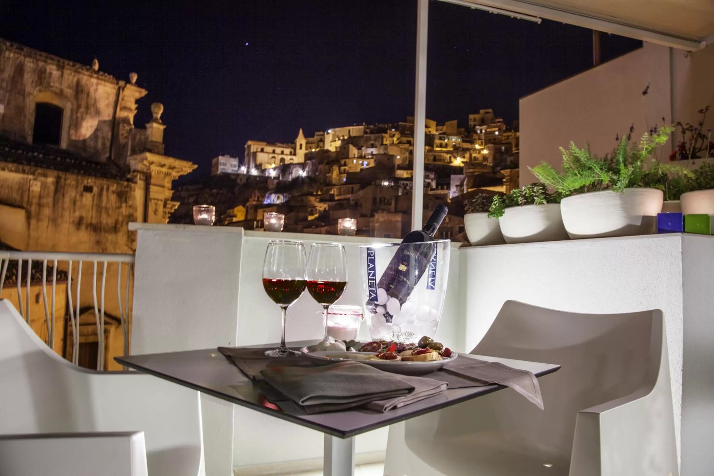 Food and drinks in Iblaresort Boutique Hotel