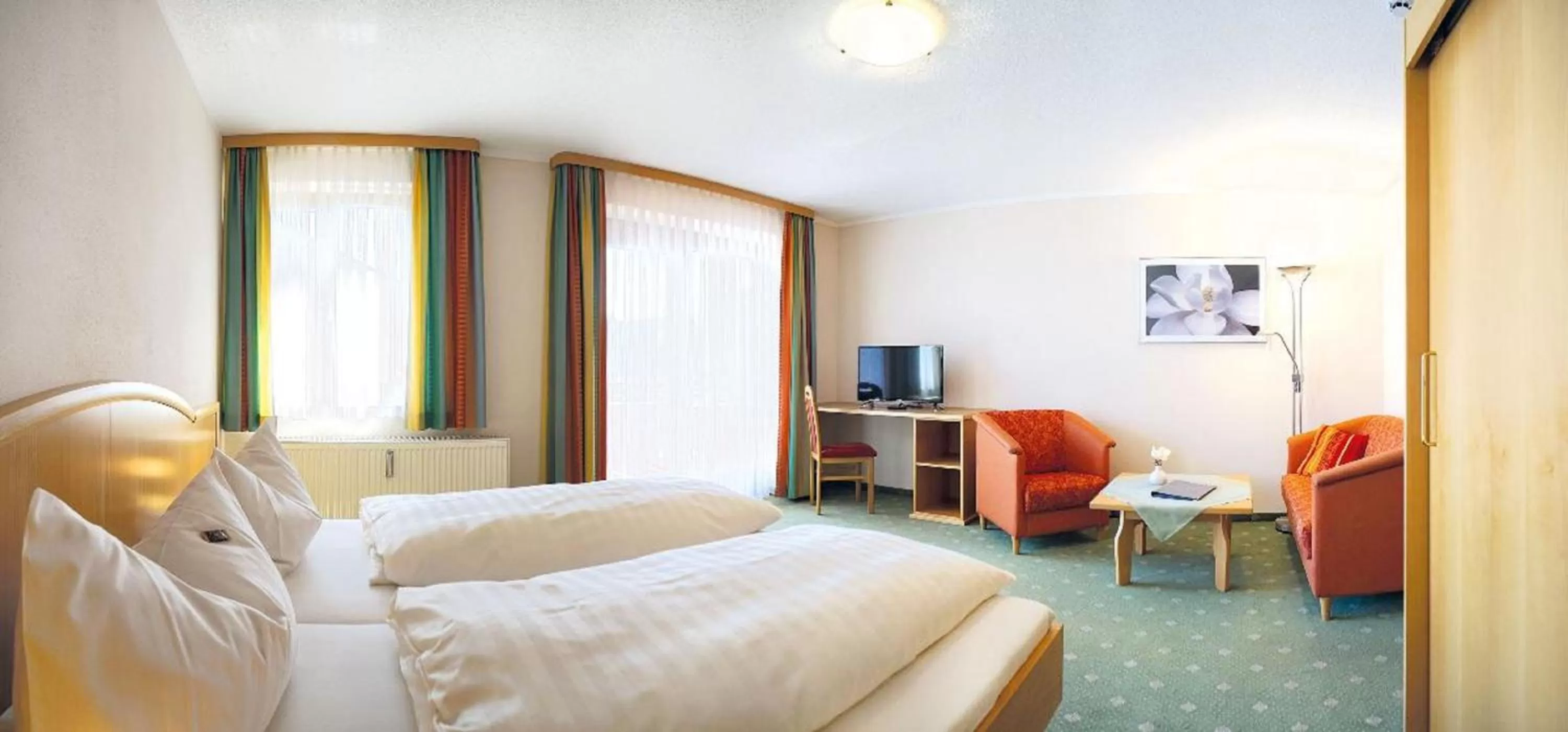 Photo of the whole room, TV/Entertainment Center in Im Gewölbe