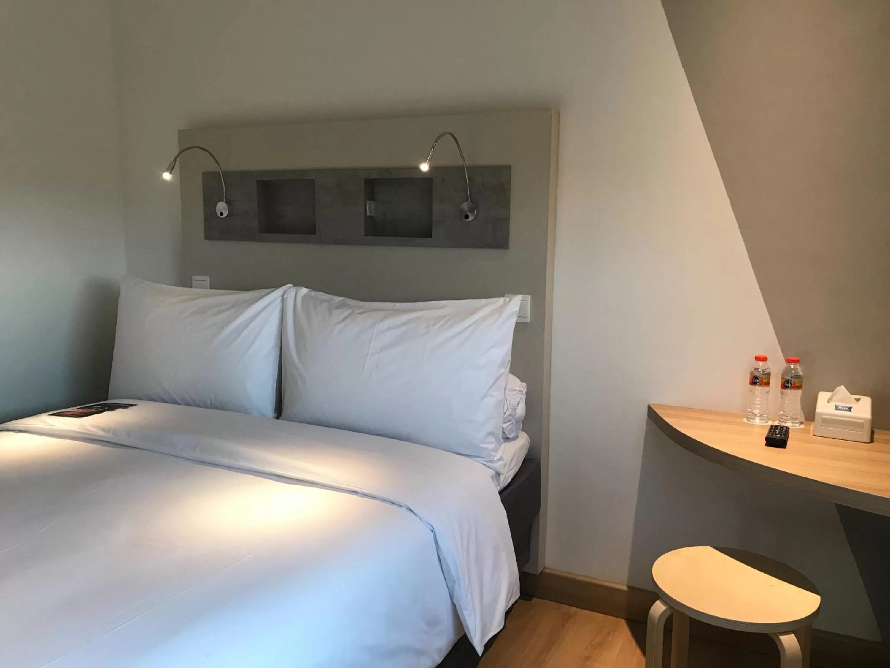 Bed in ibis budget Surabaya Diponegoro