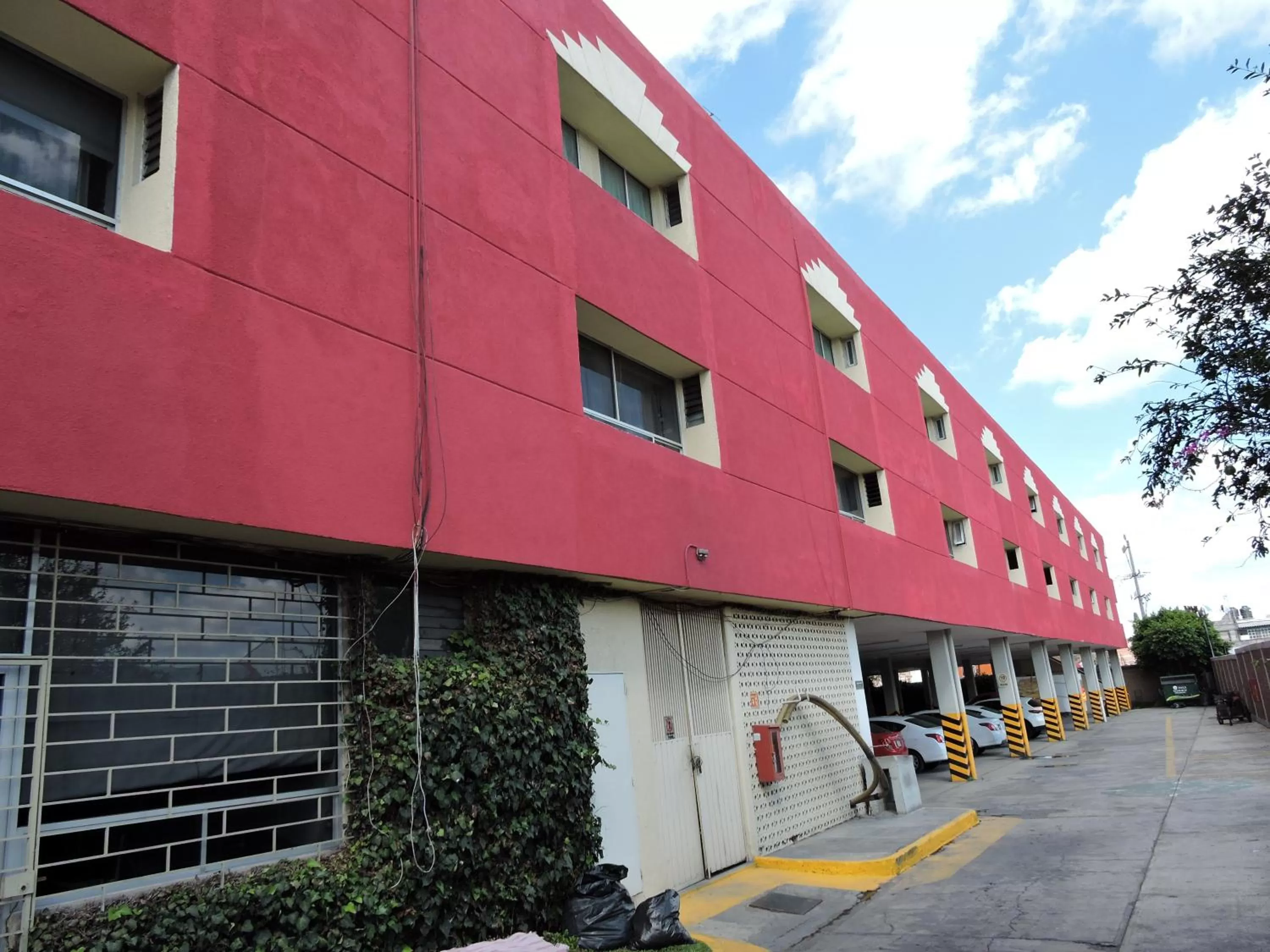 Property building in Hotel Granada