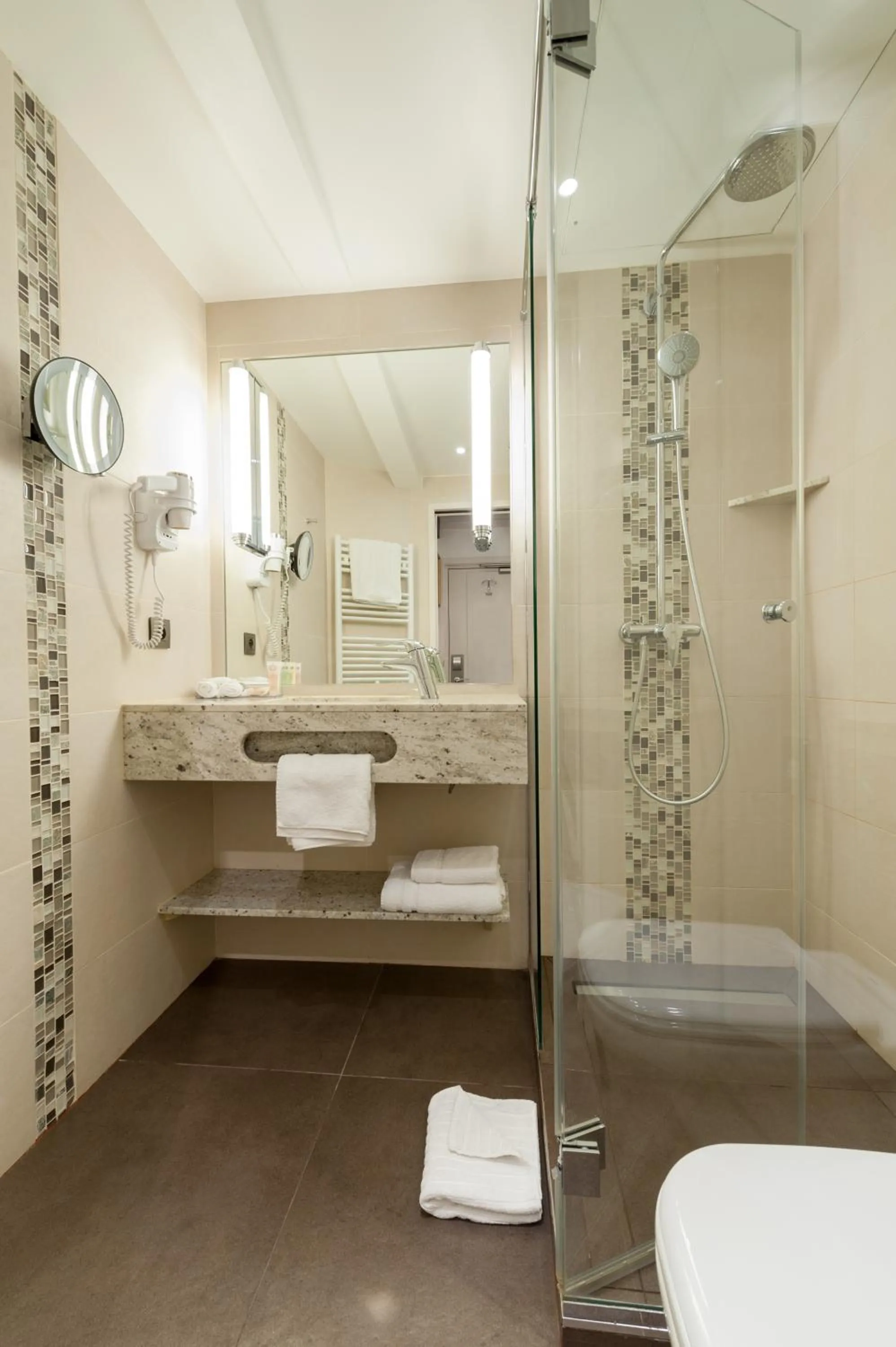 Bathroom in Best Western Plus Hotel Sydney Opera