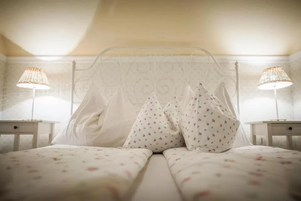 Bed in Huber Panzió