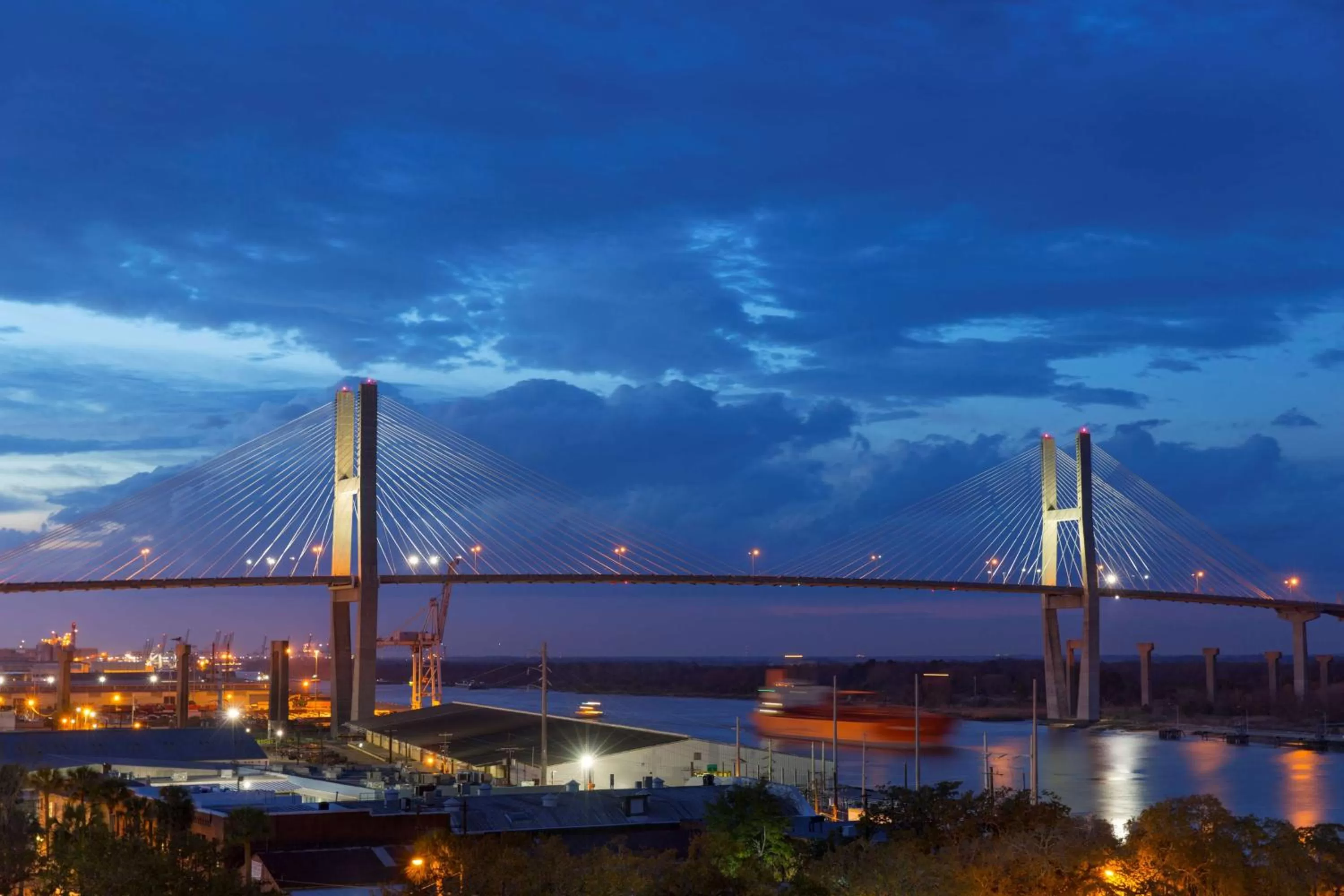 Bed in DoubleTree by Hilton Historic Savannah