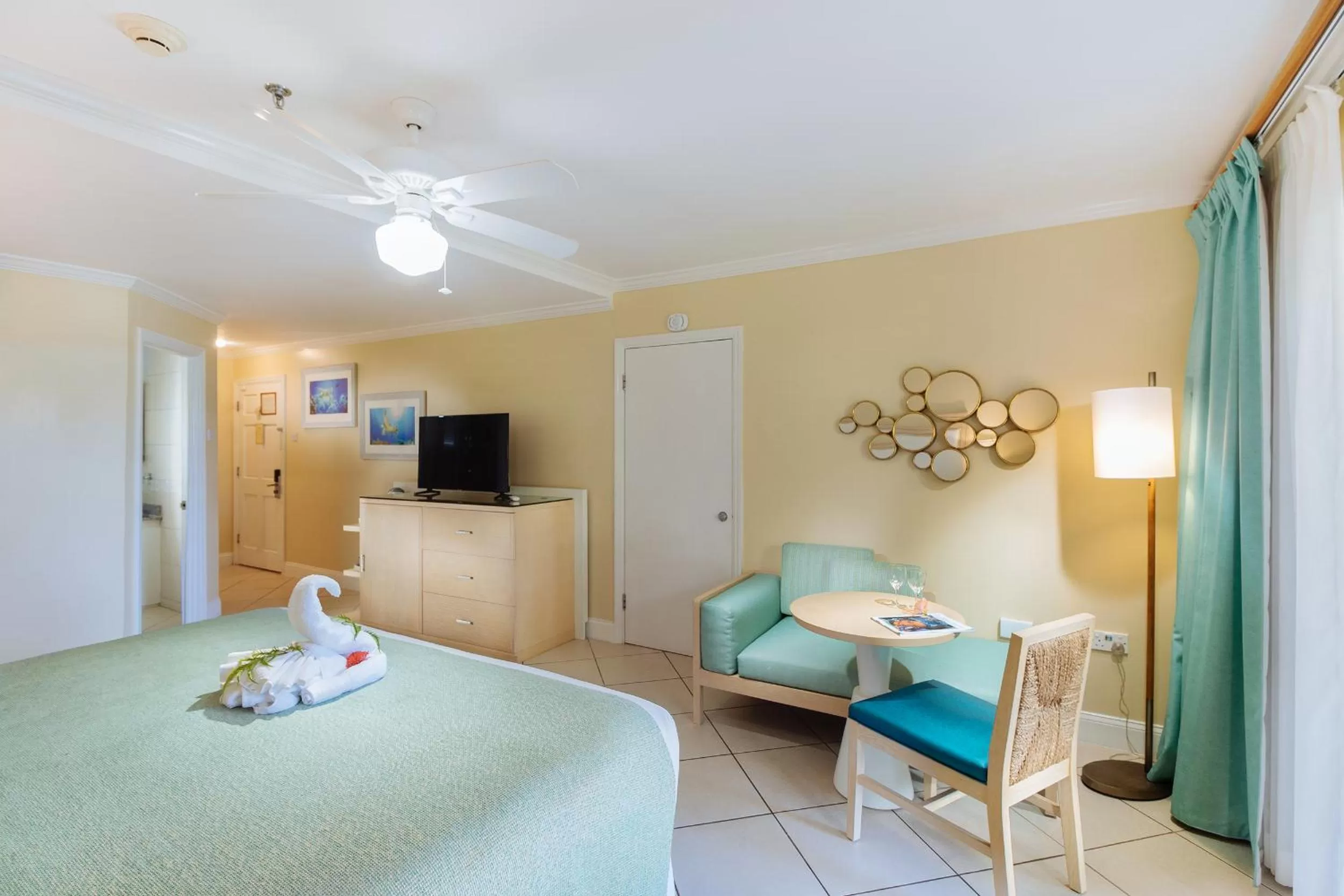 Photo of the whole room, Bed in Bay Gardens Beach Resort & Spa