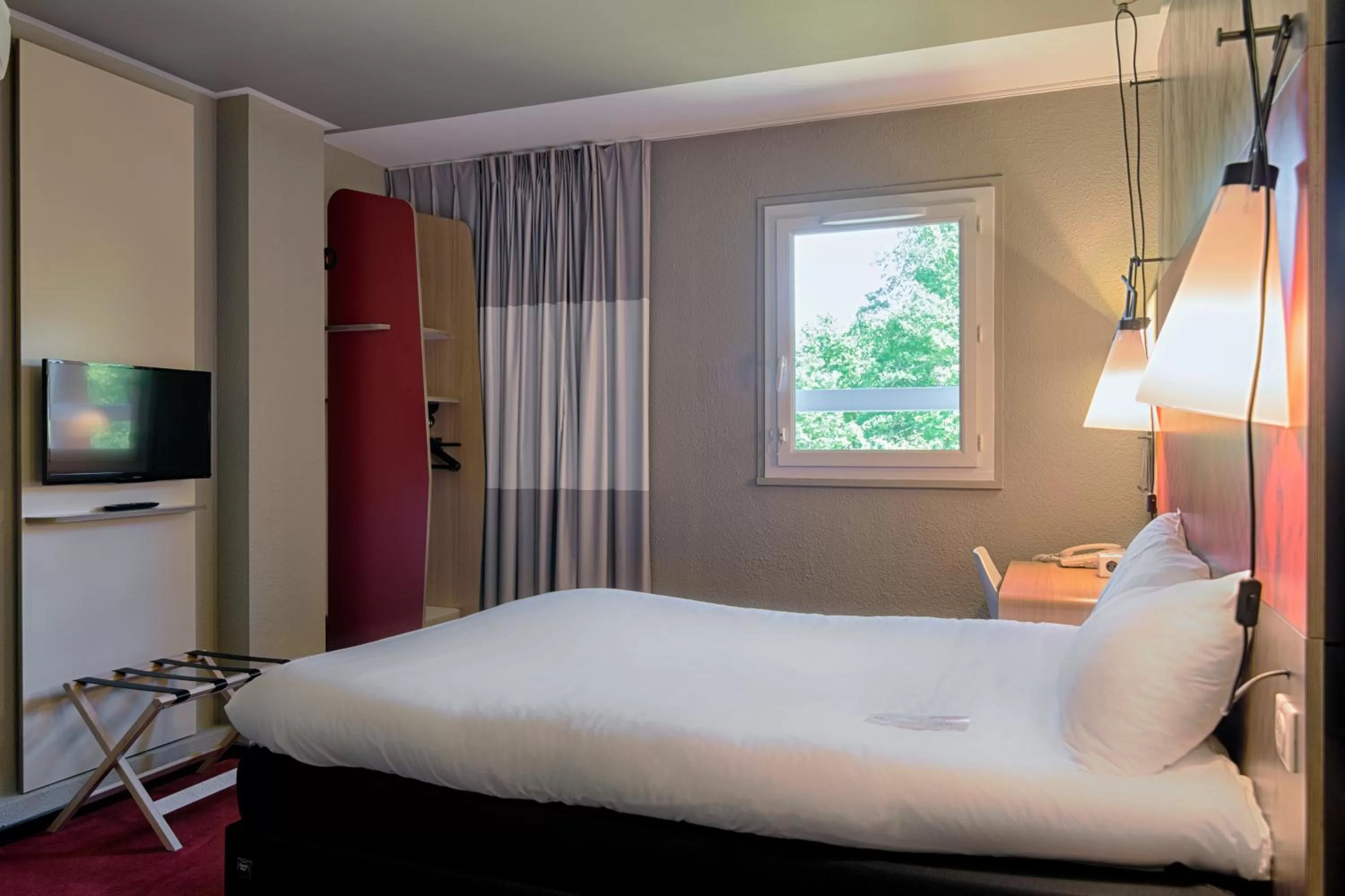 Bed in ibis Montauban