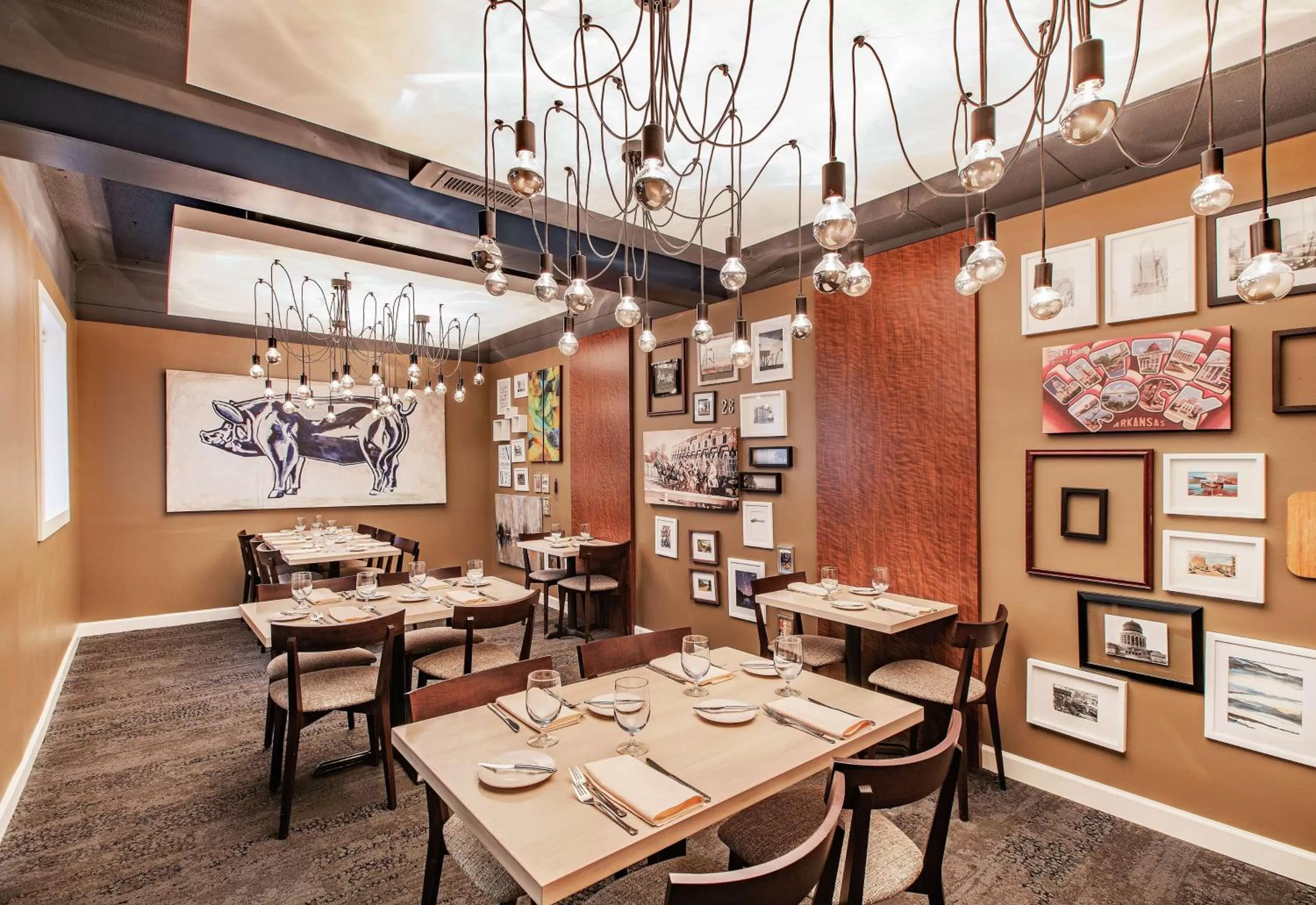 Restaurant/places to eat in The Burgundy Hotel, Tapestry Collection by Hilton