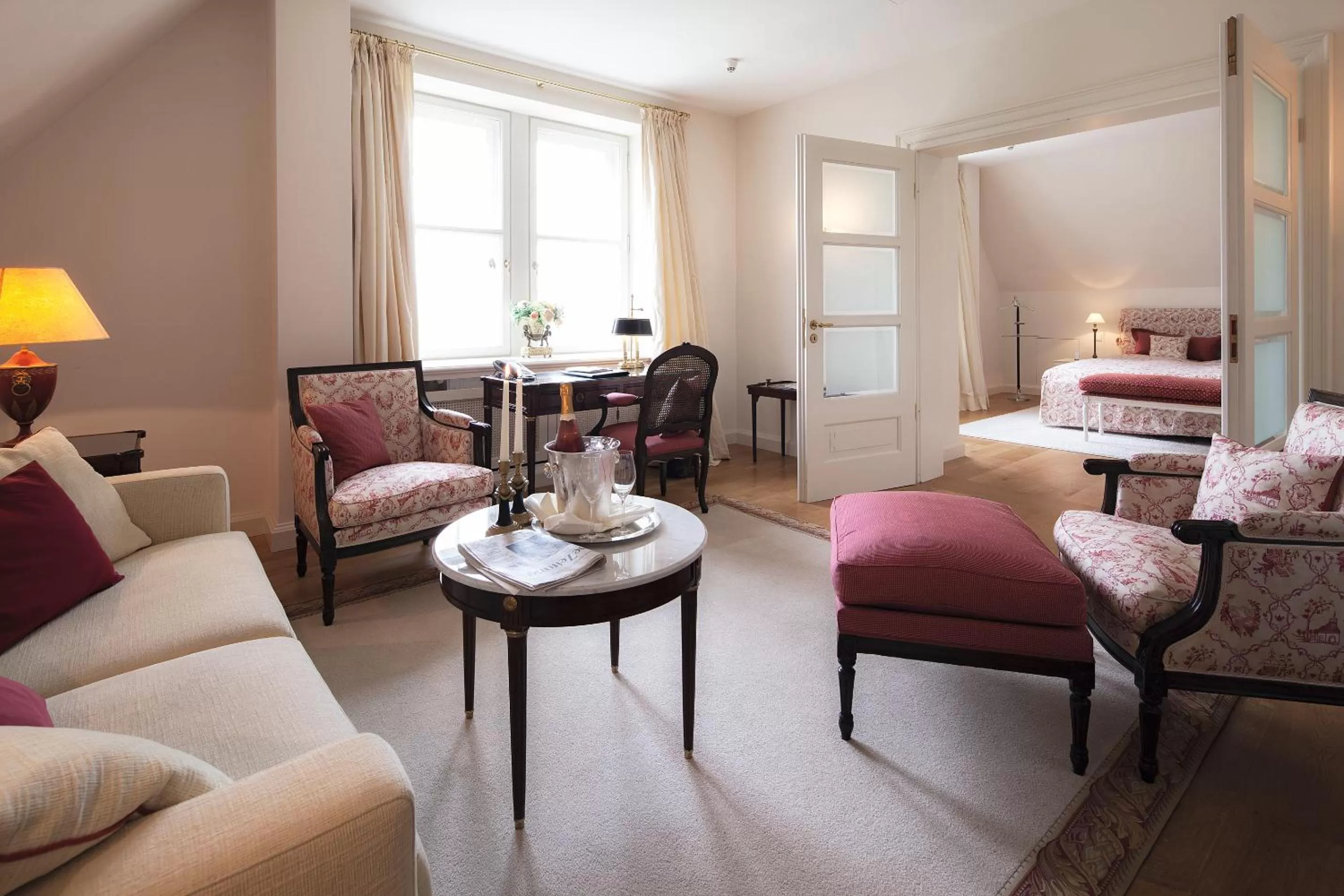 Photo of the whole room, Bed in Schlosshotel Münchhausen