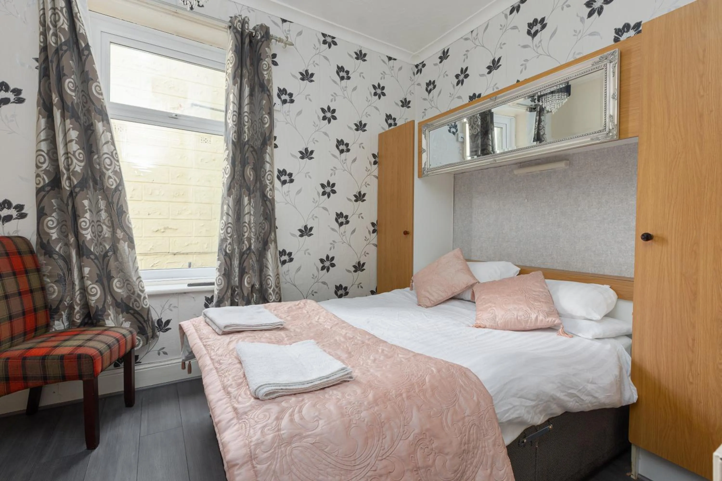 Bedroom, Bed in Habberly House Hotel