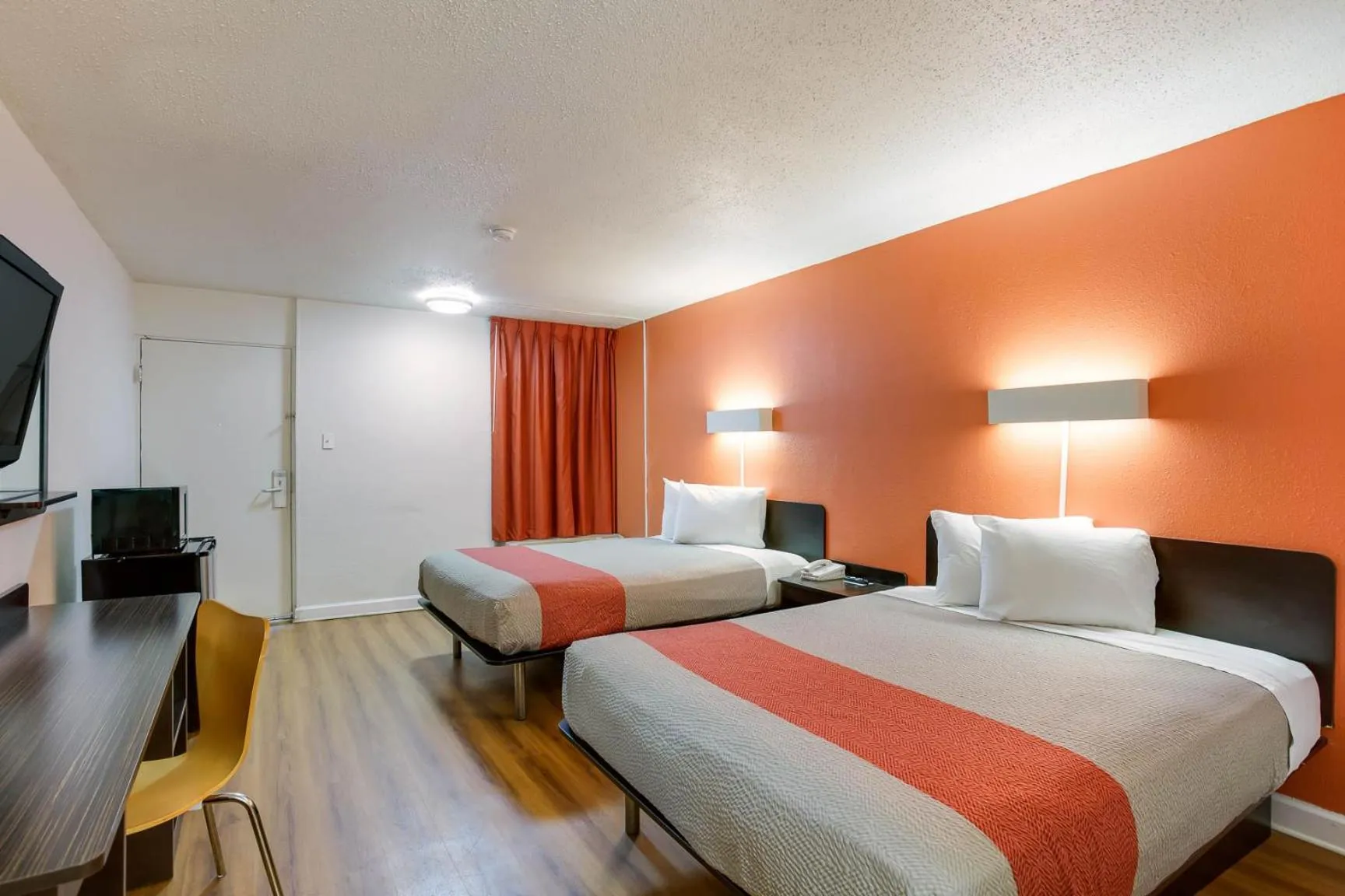 Photo of the whole room, Bed in Studio 6 Gainesville, Fl